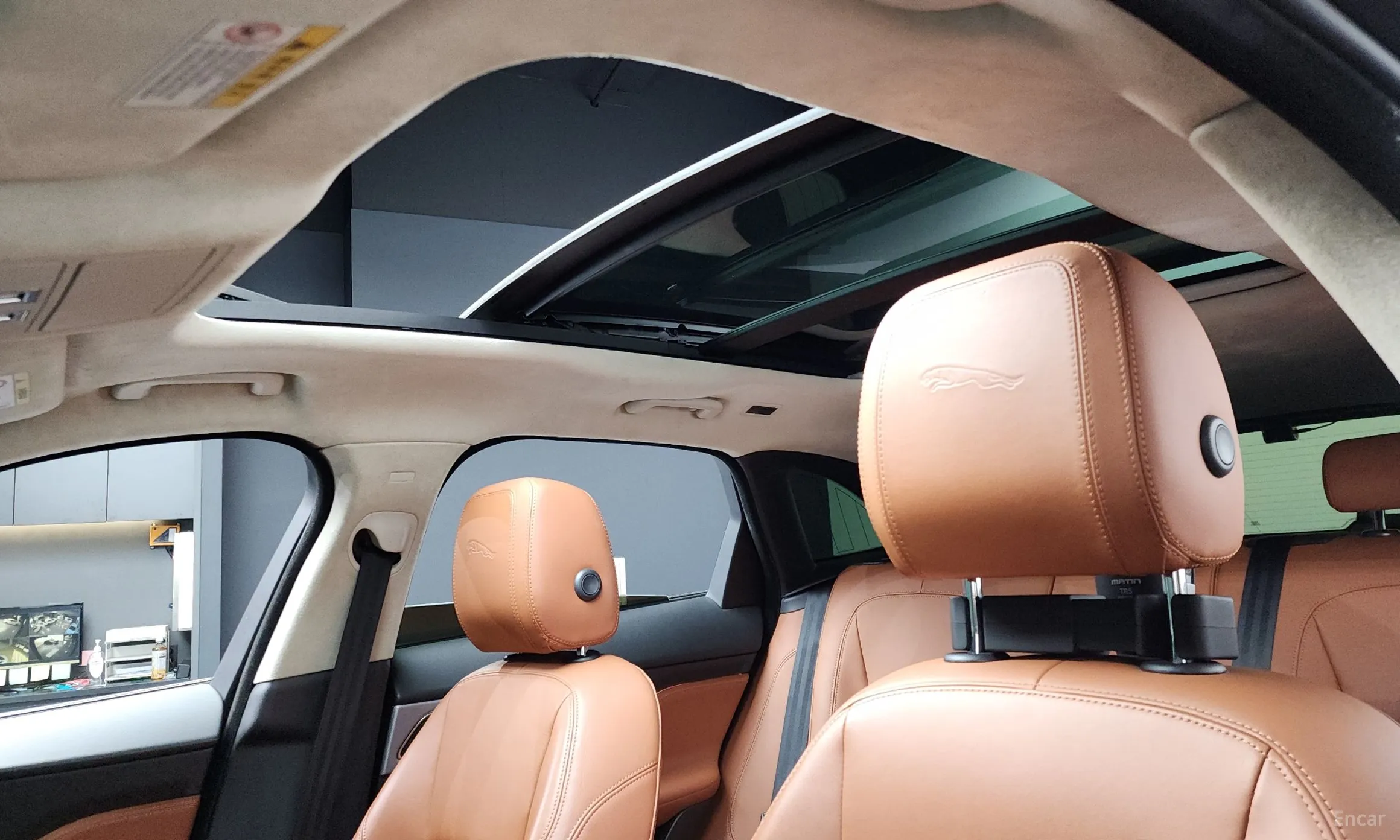 Jaguar F-PACE превью 18