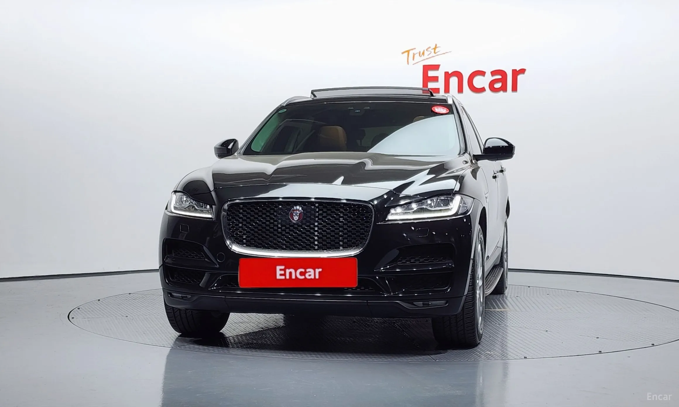 Jaguar F-PACE превью 3