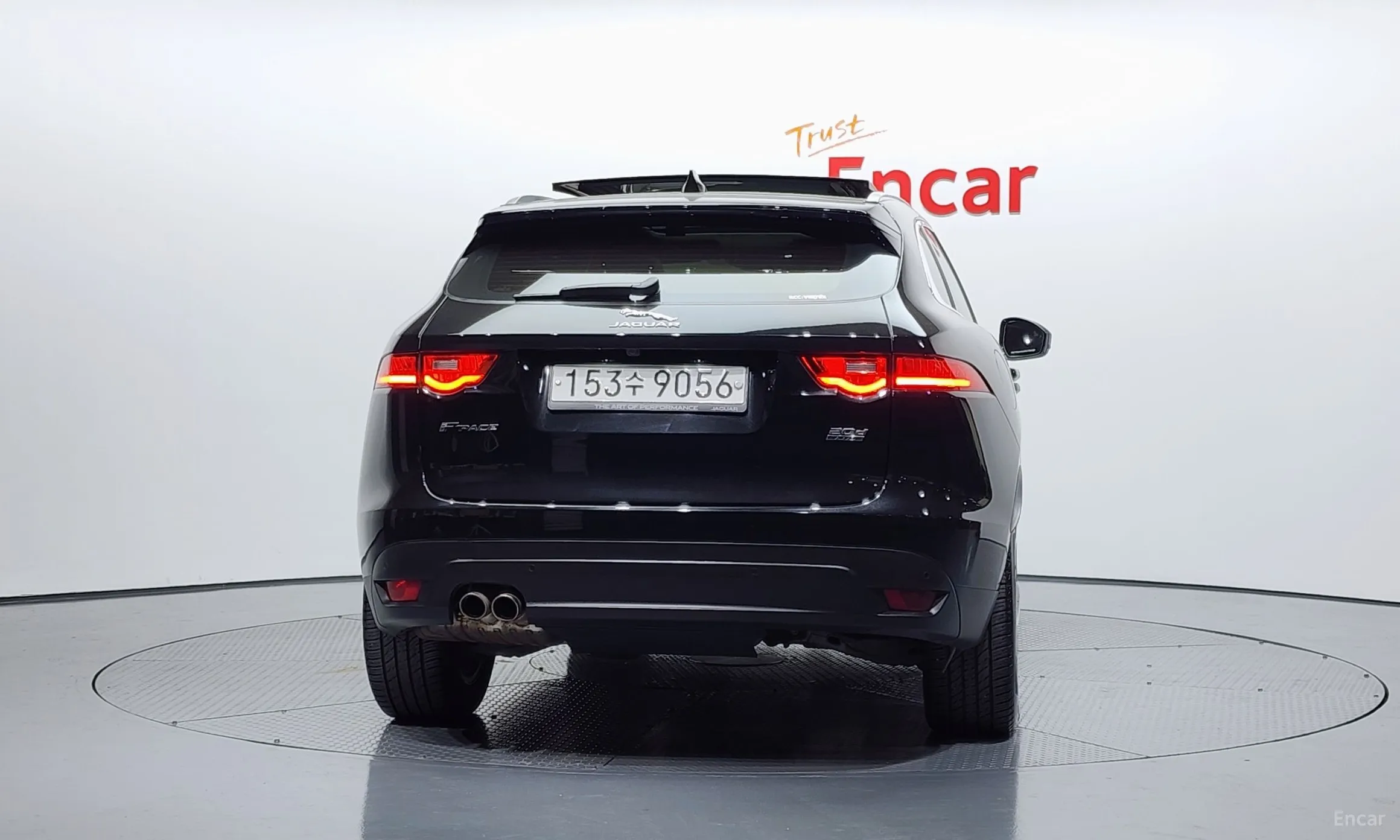 Jaguar F-PACE превью 4