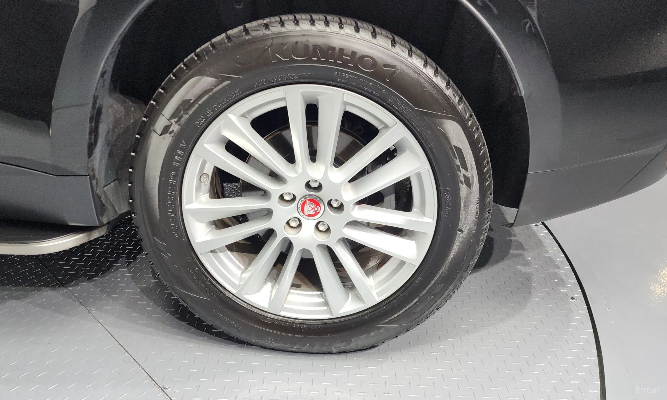 Jaguar F-PACE превью 5