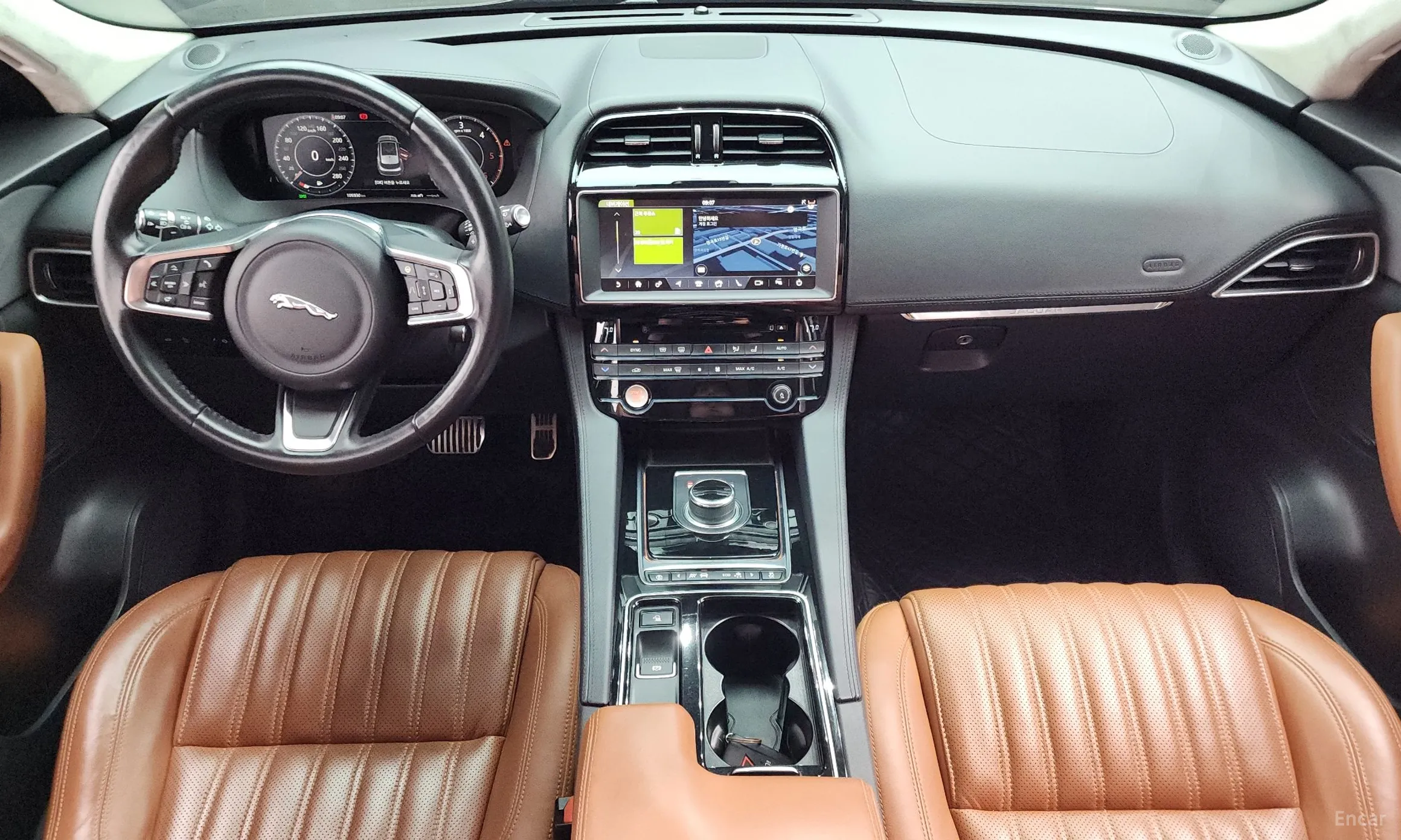 Jaguar F-PACE превью 7