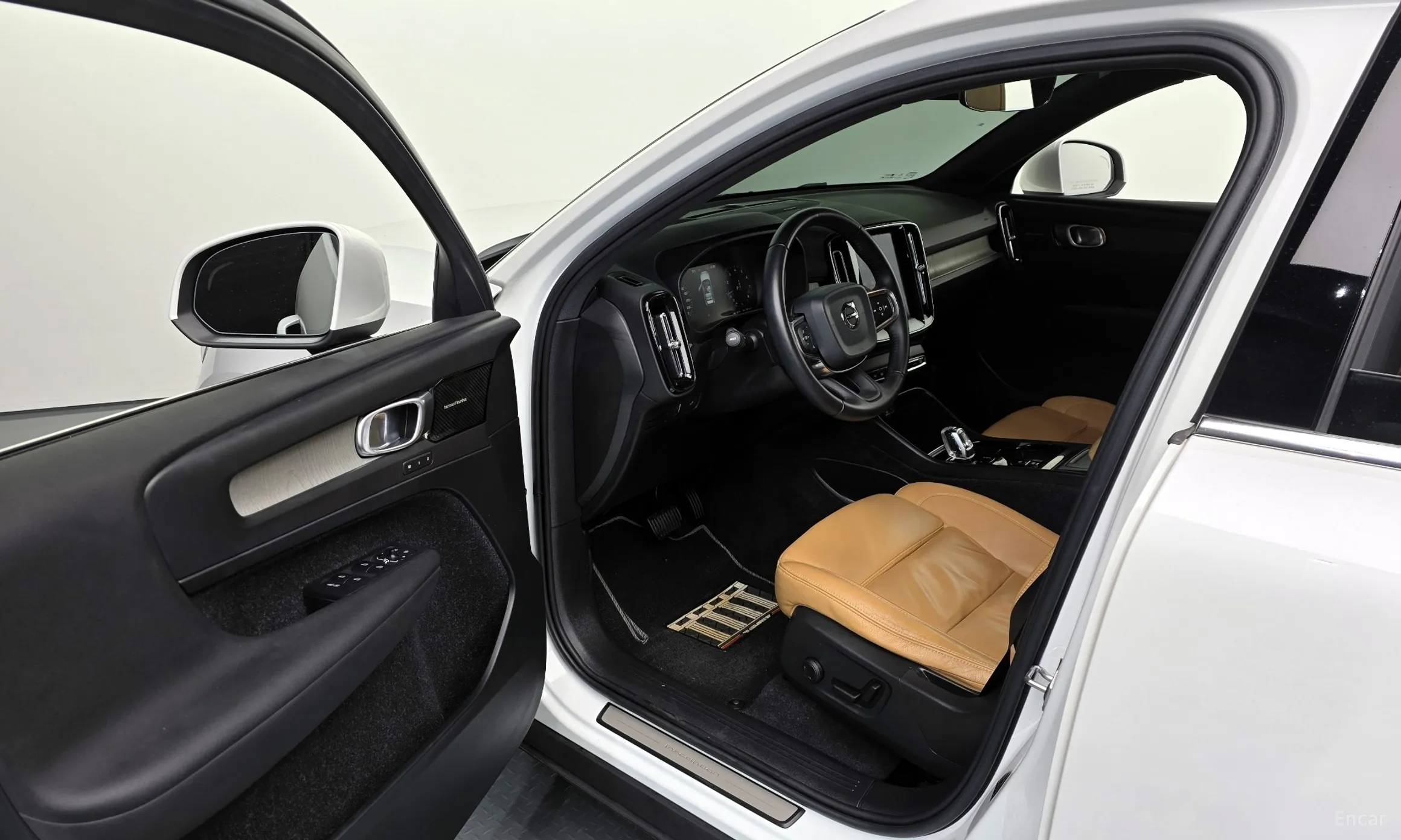 Volvo XC40 превью 10