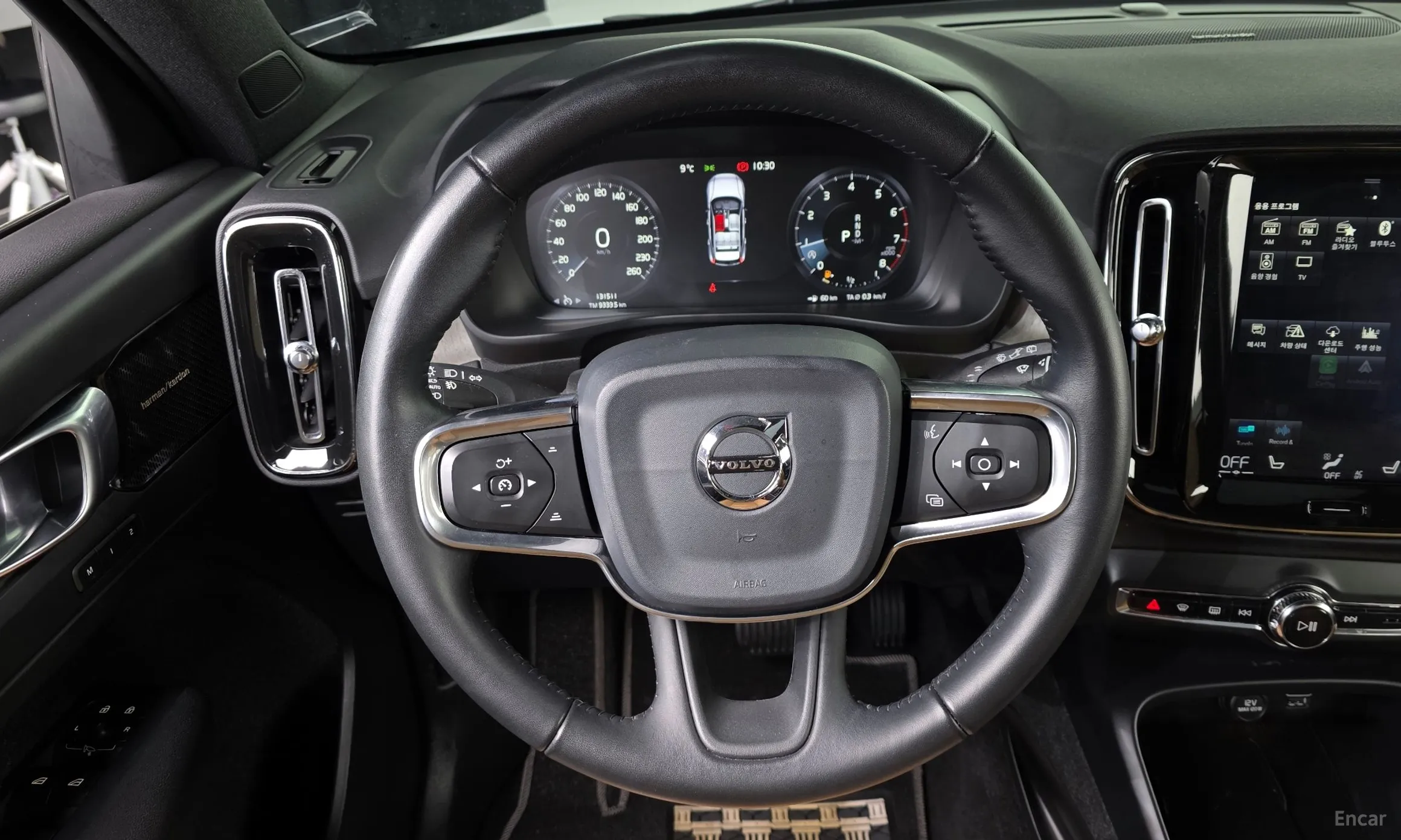 Volvo XC40 превью 17