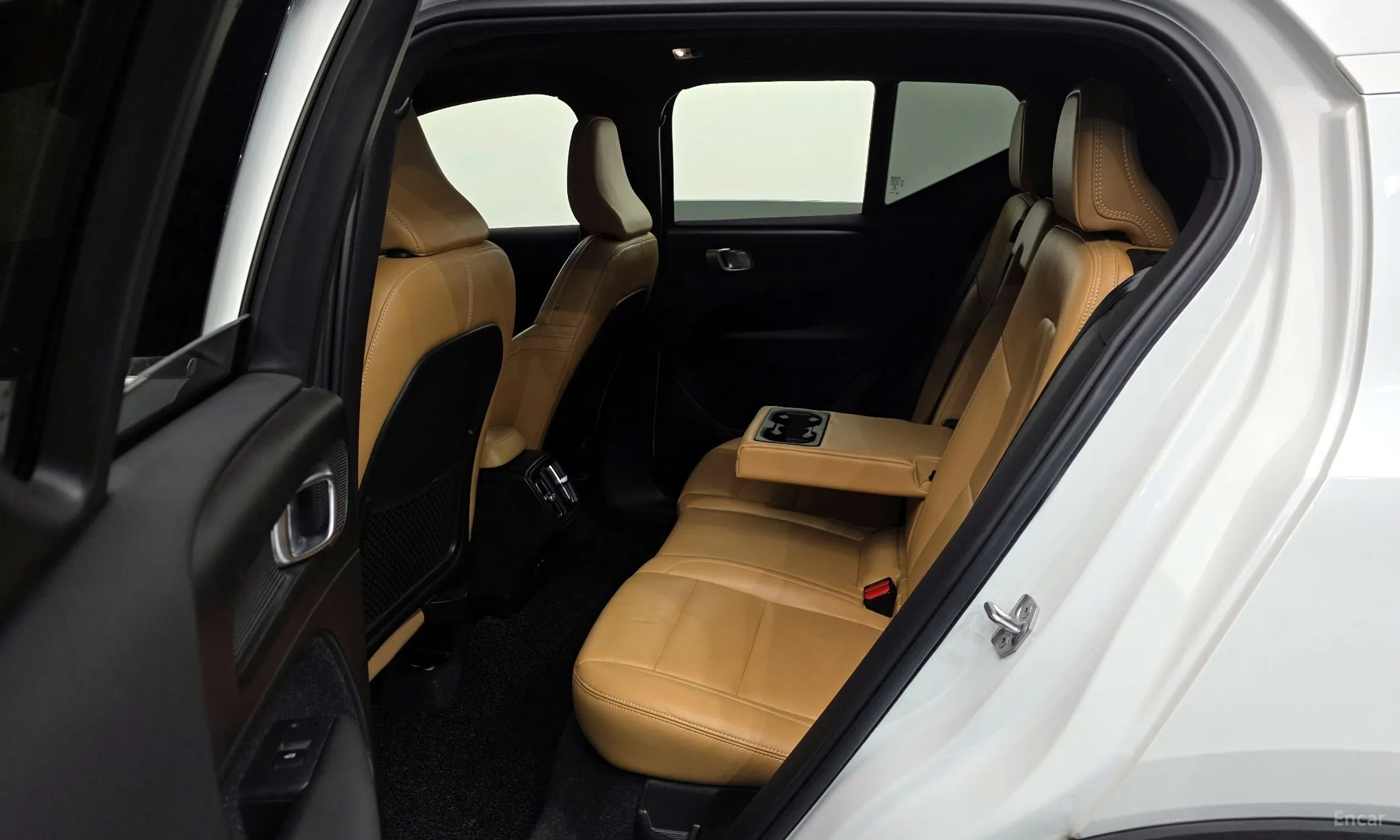 Volvo XC40 превью 20