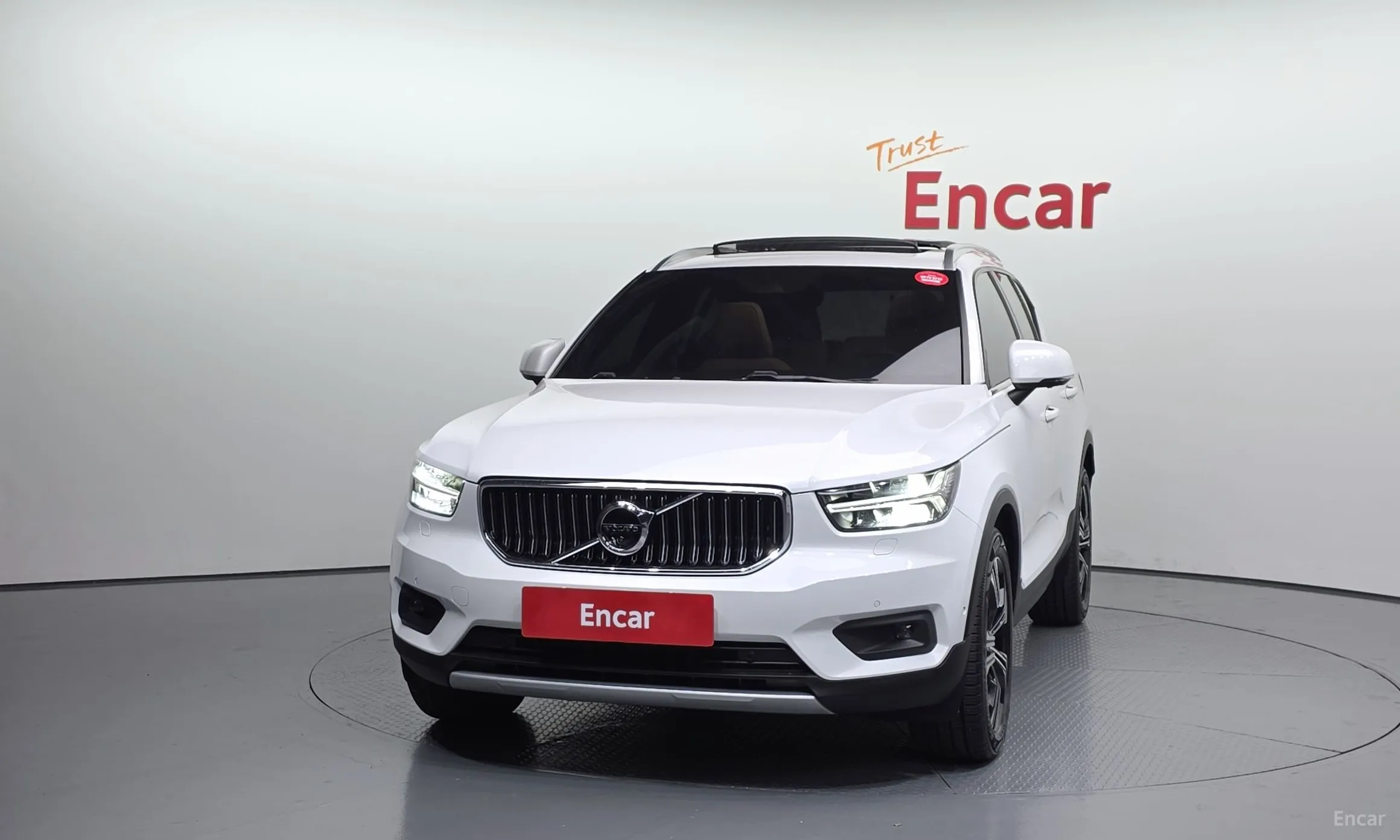Volvo XC40 превью 3