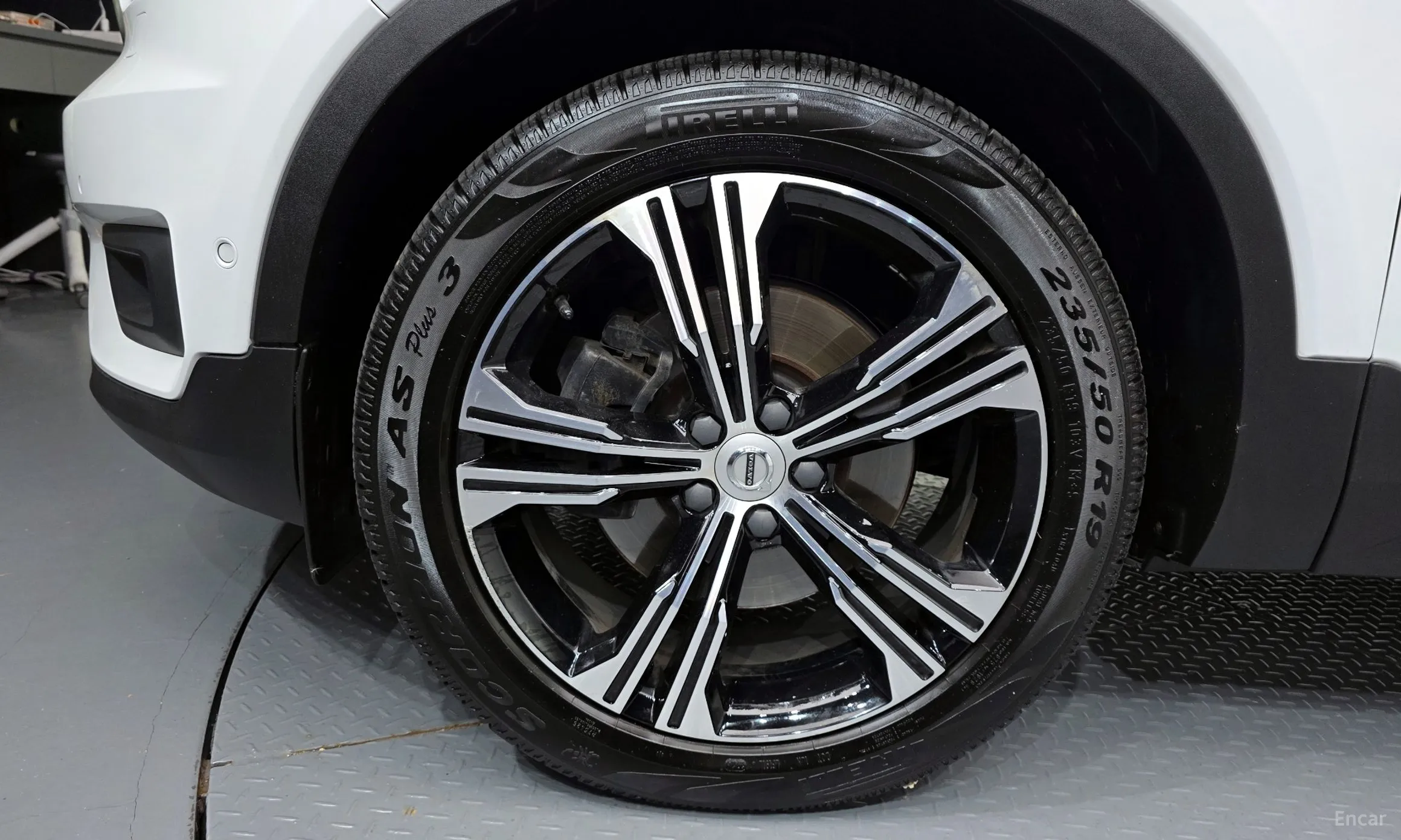 Volvo XC40 превью 5