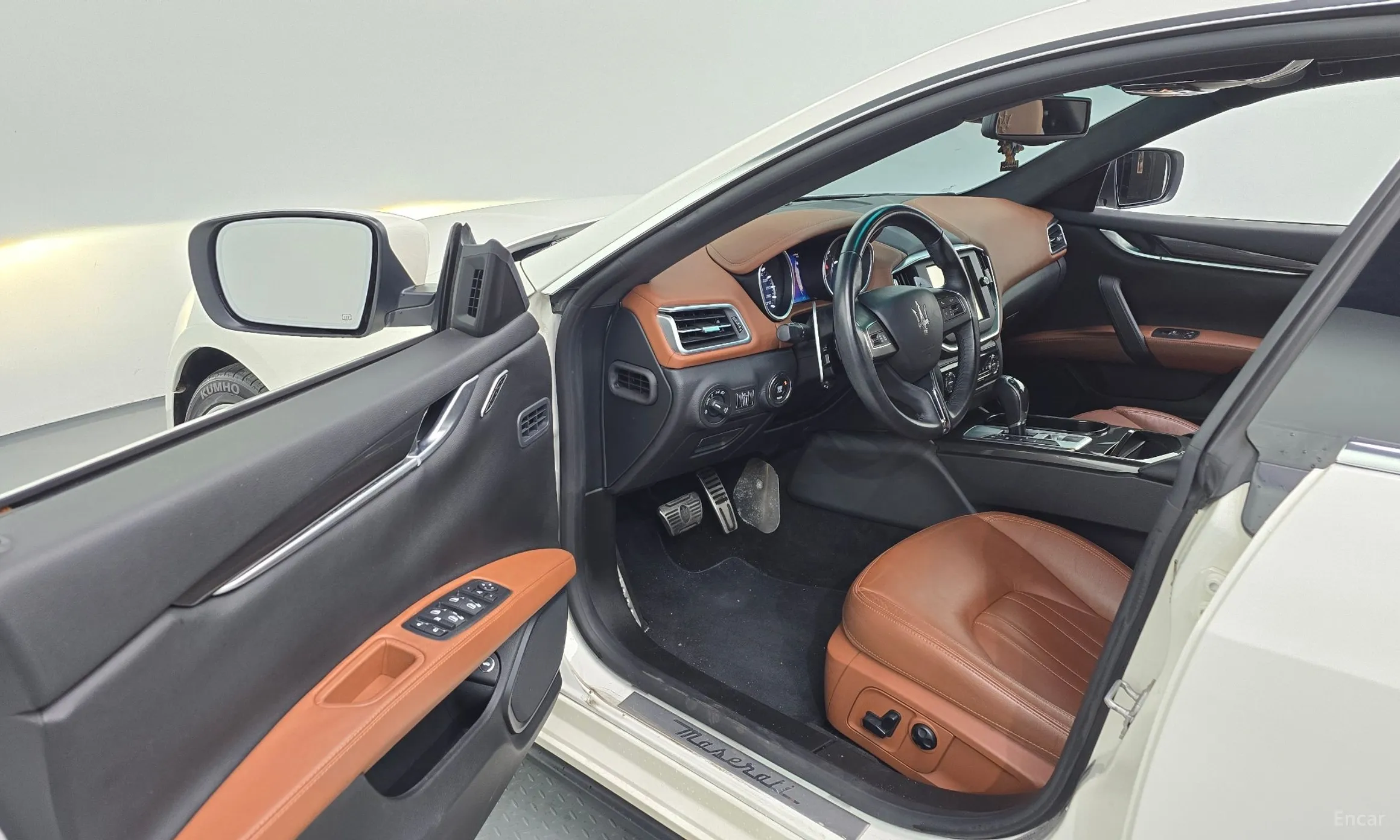 Maserati Ghibli превью 10