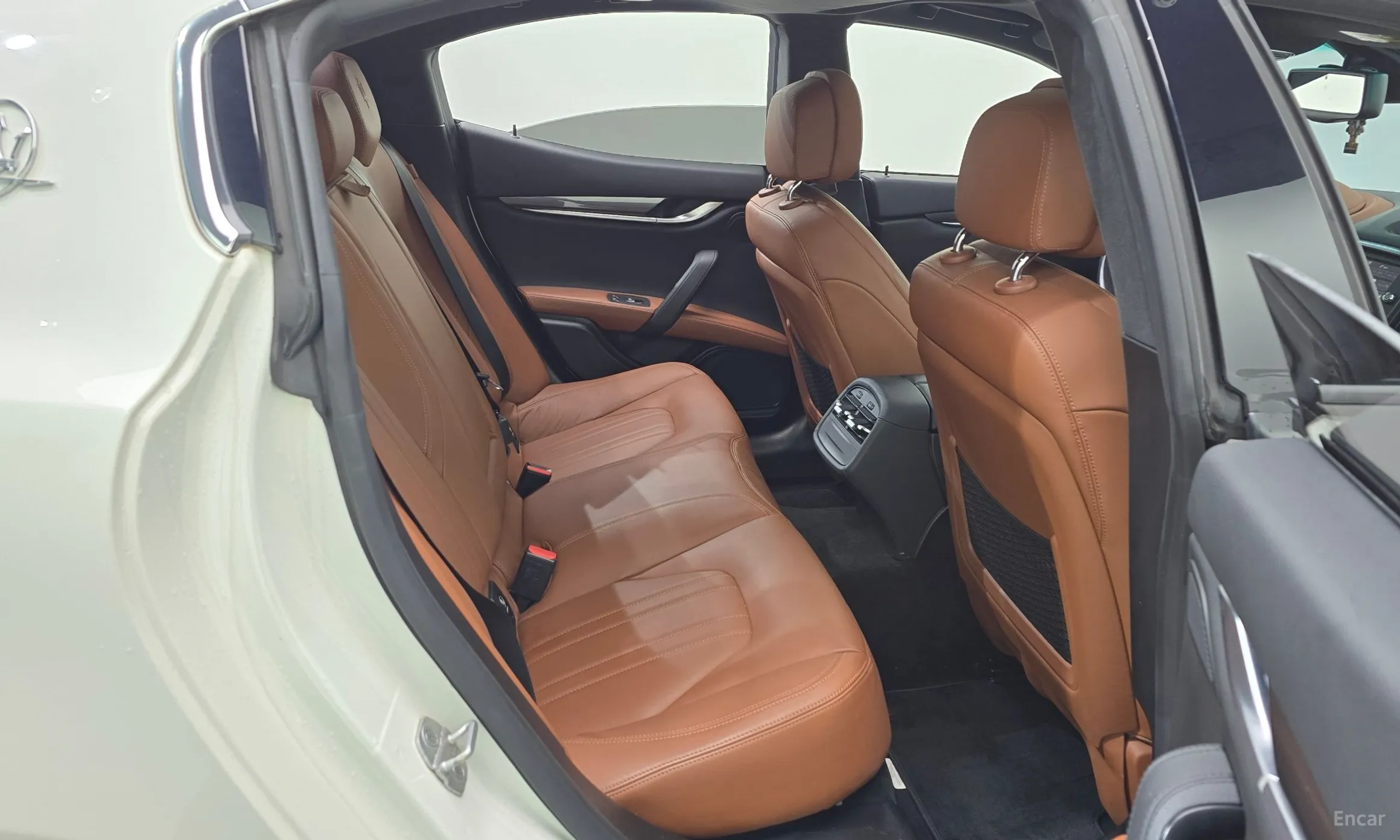 Maserati Ghibli превью 12