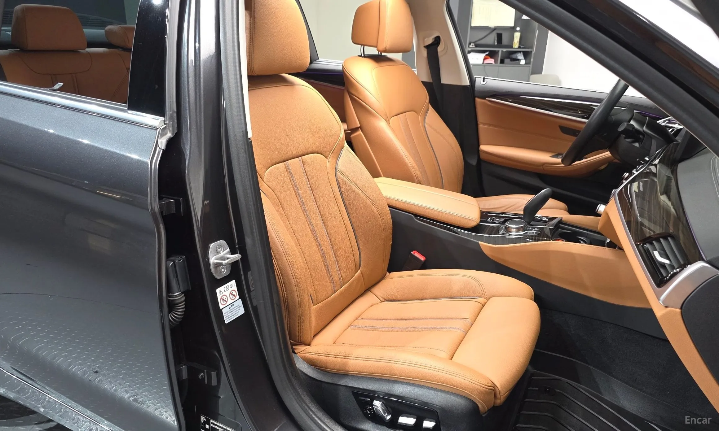 BMW 5 Series (G30) превью 10
