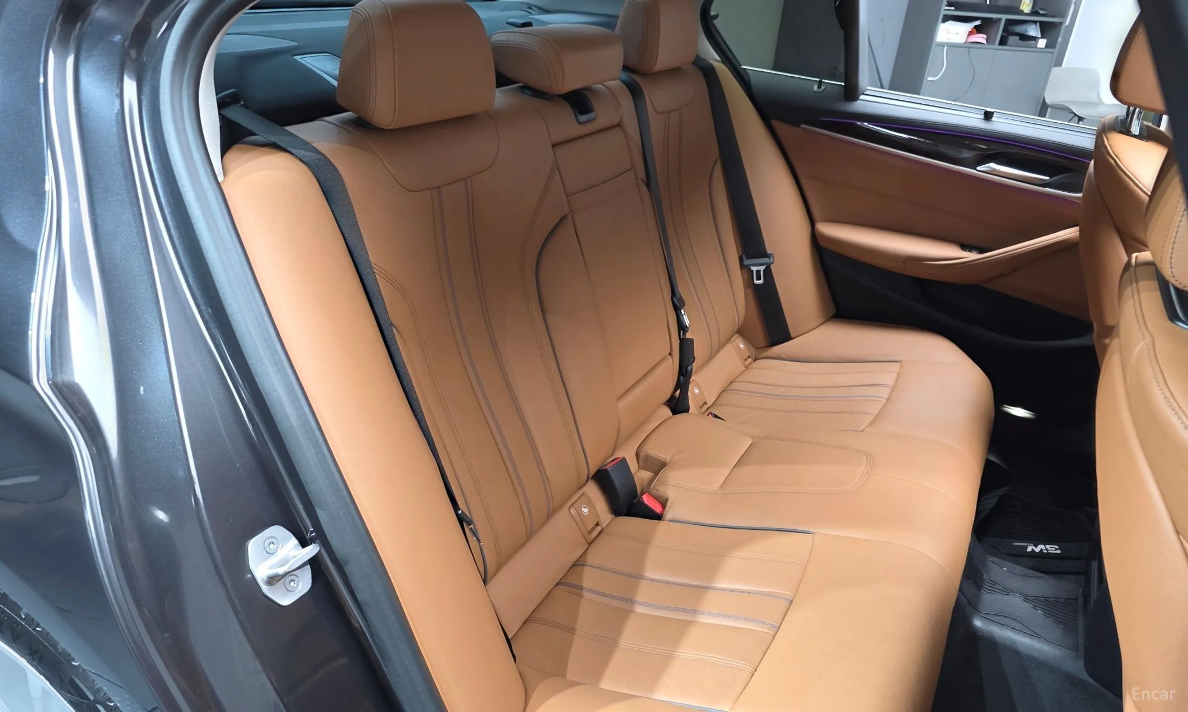 BMW 5 Series (G30) превью 12