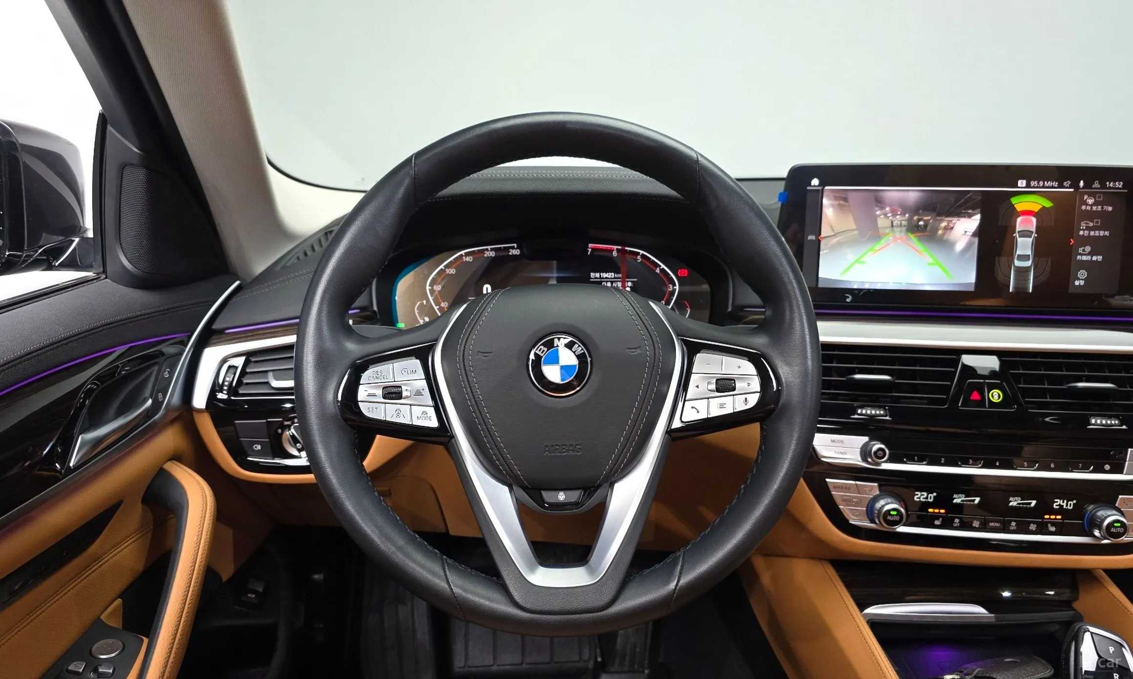 BMW 5 Series (G30) превью 13