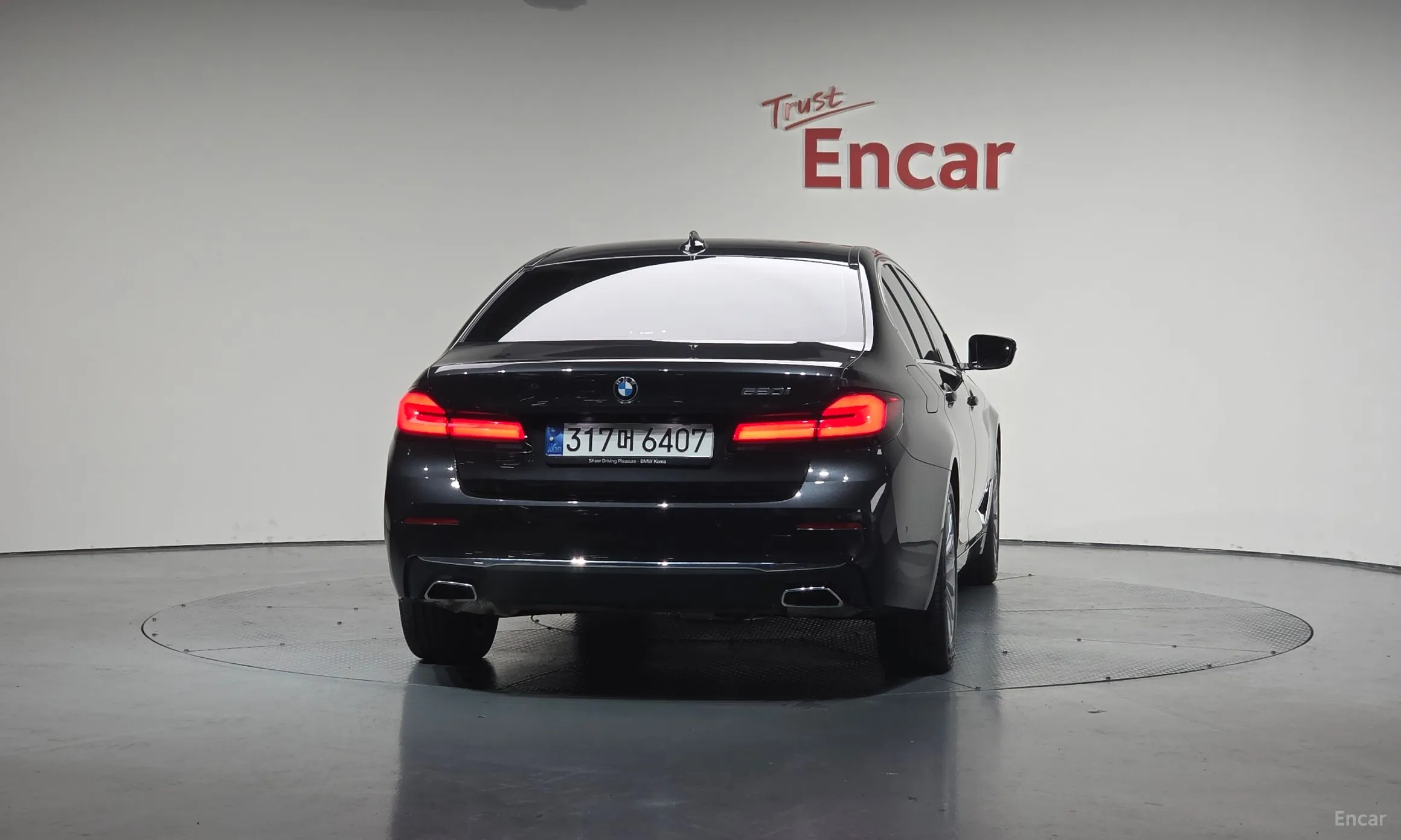 BMW 5 Series (G30) превью 4