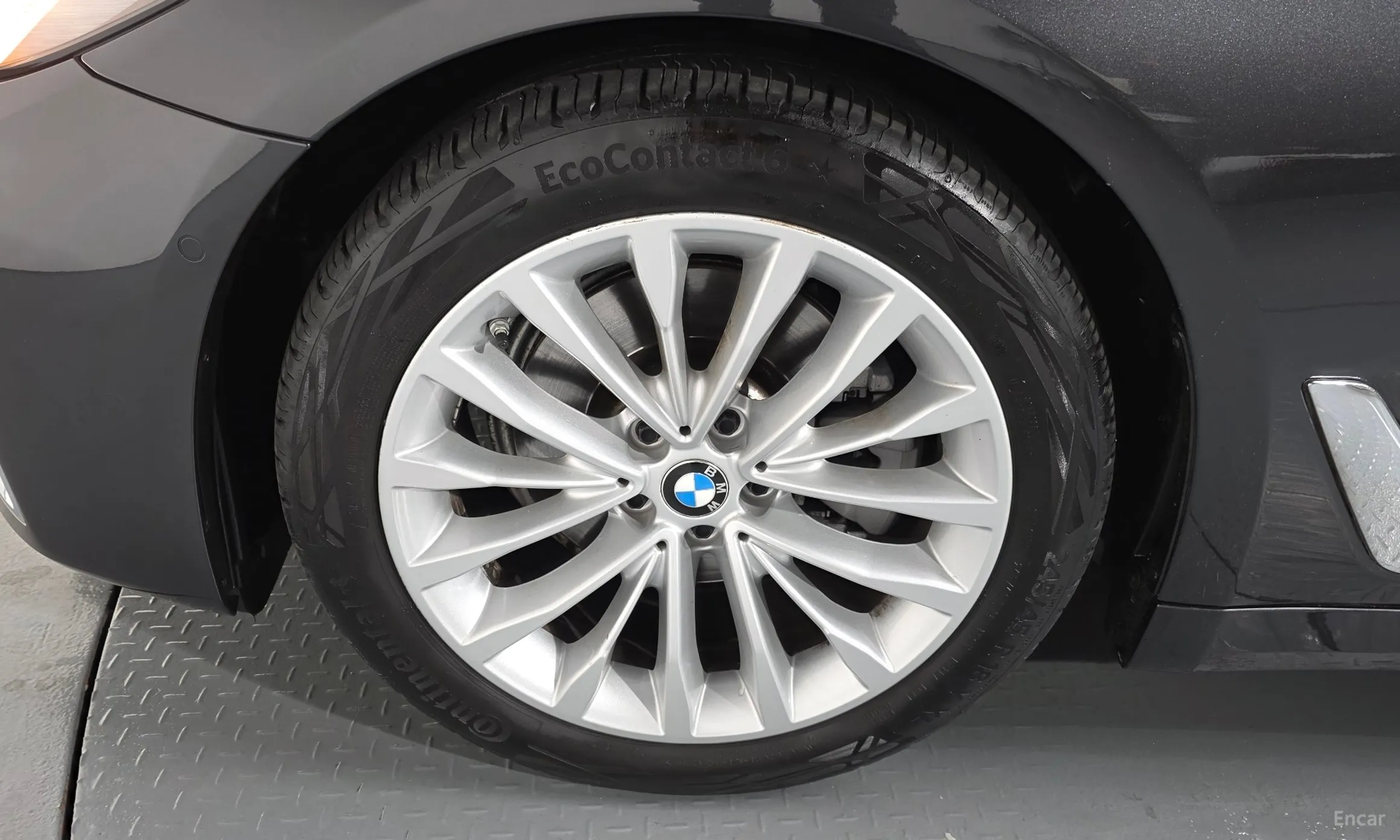 BMW 5 Series (G30) превью 5