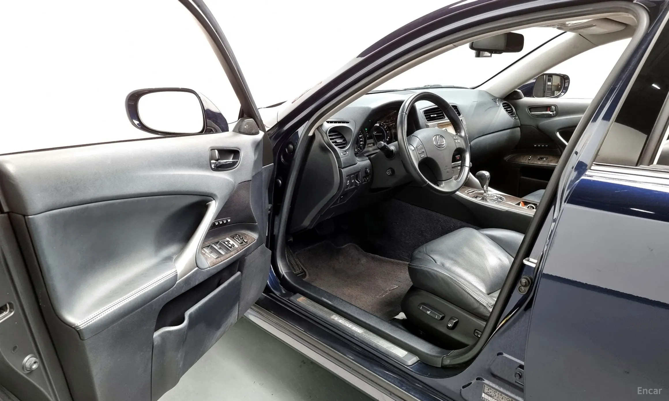 Lexus IS250 превью 10