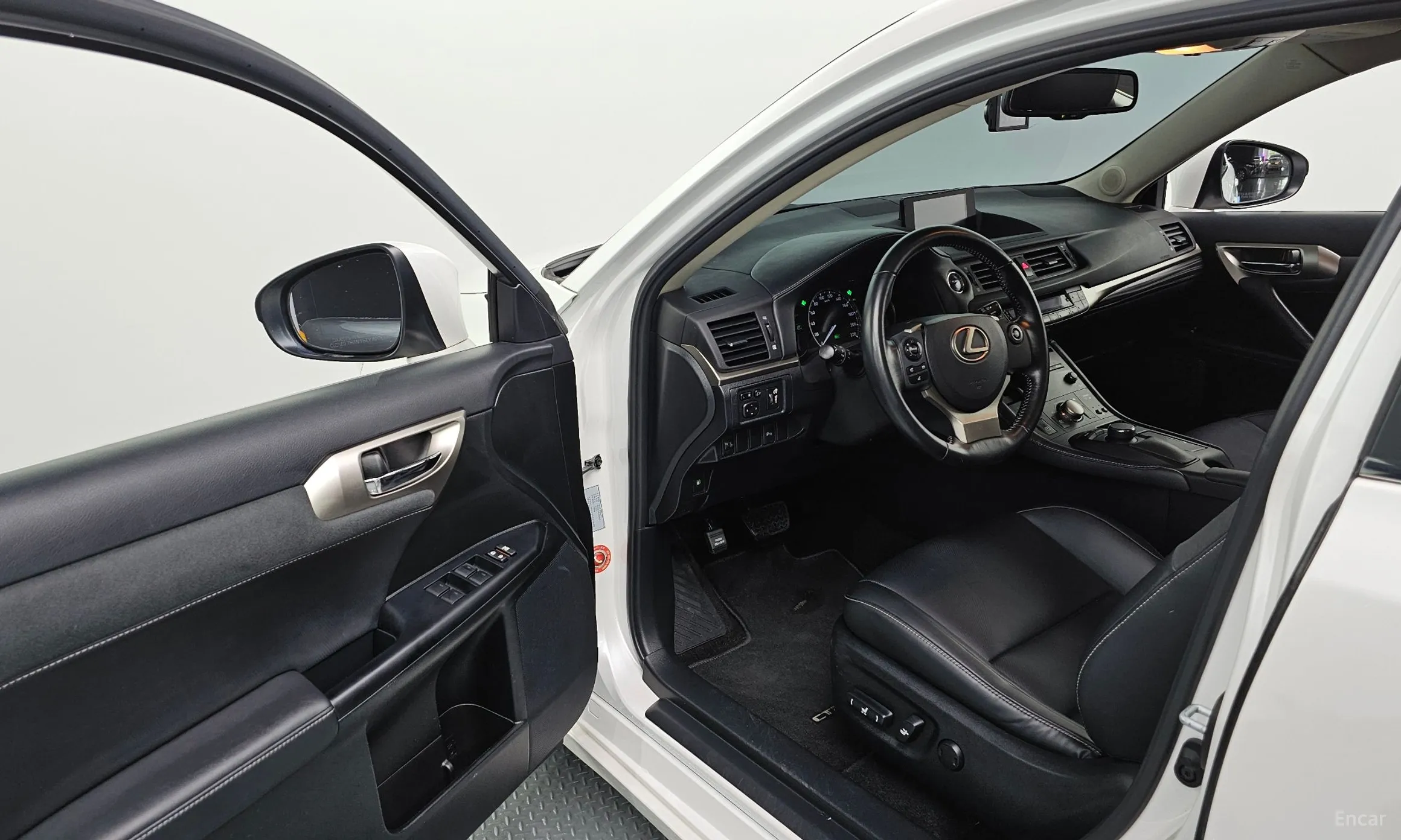 Lexus CT200h превью 10