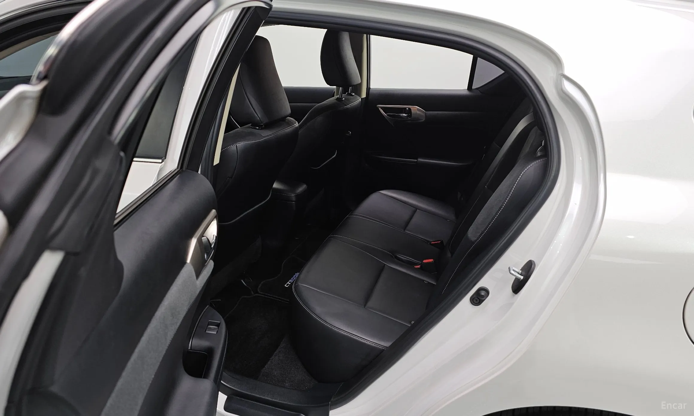 Lexus CT200h превью 11