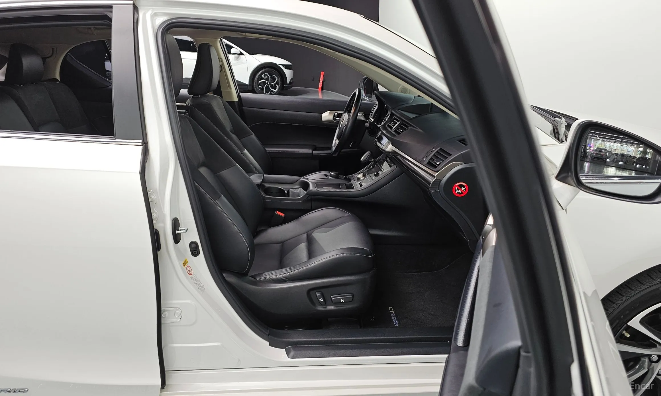 Lexus CT200h превью 12
