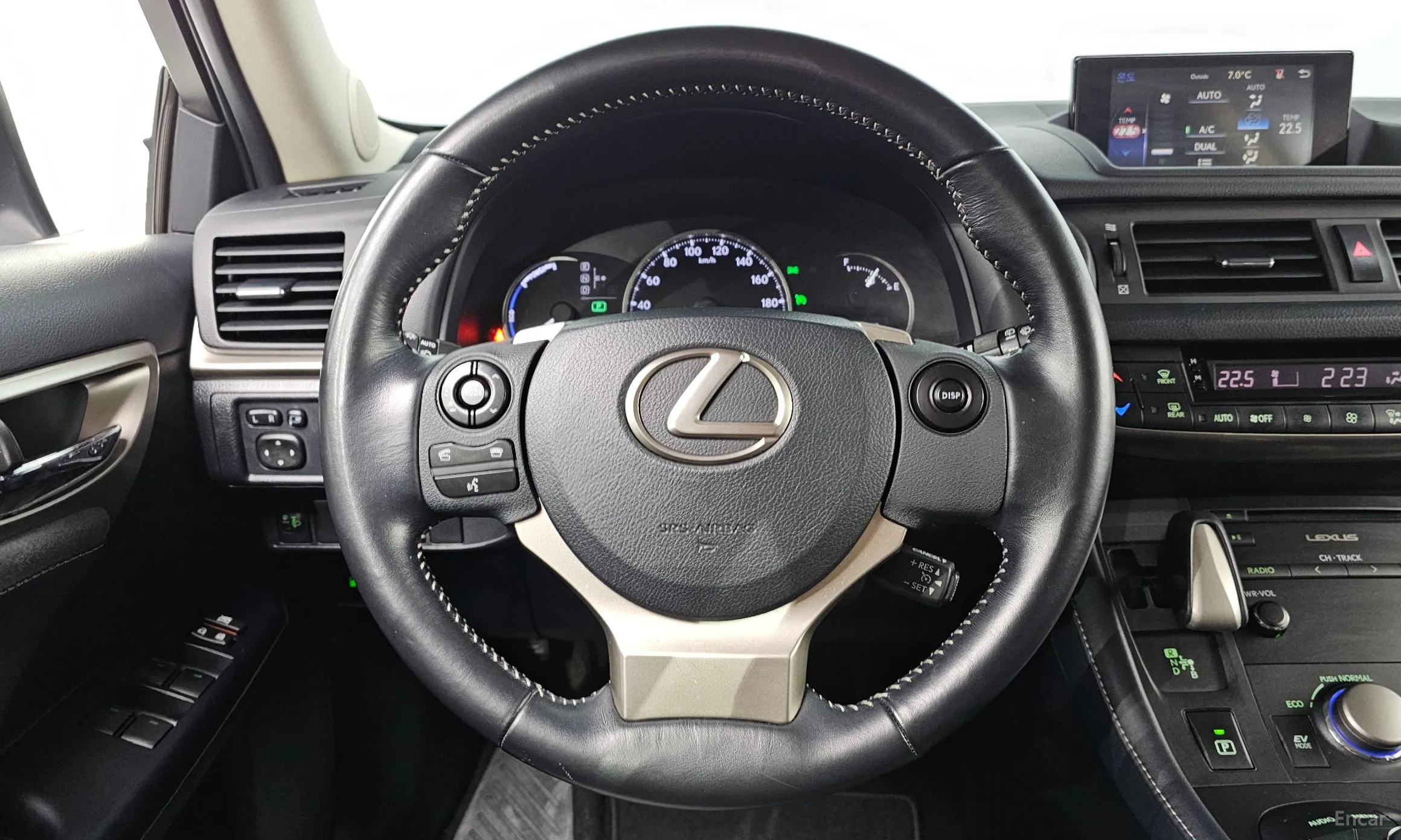 Lexus CT200h превью 17
