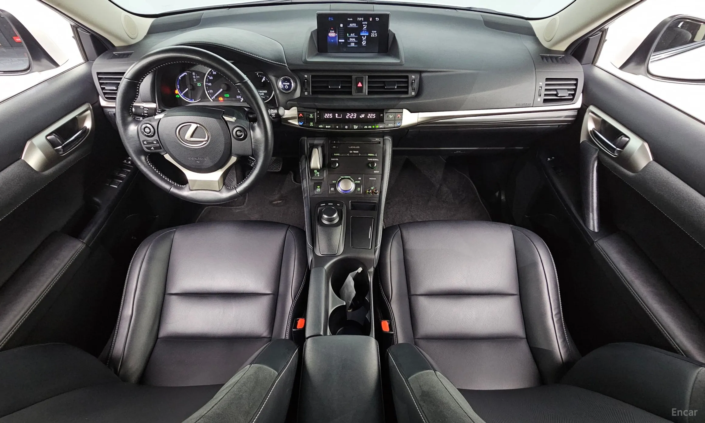 Lexus CT200h превью 7