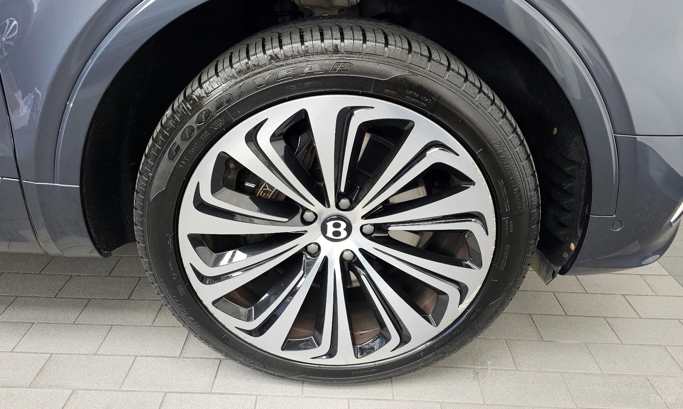Bentley Bentayga превью 5