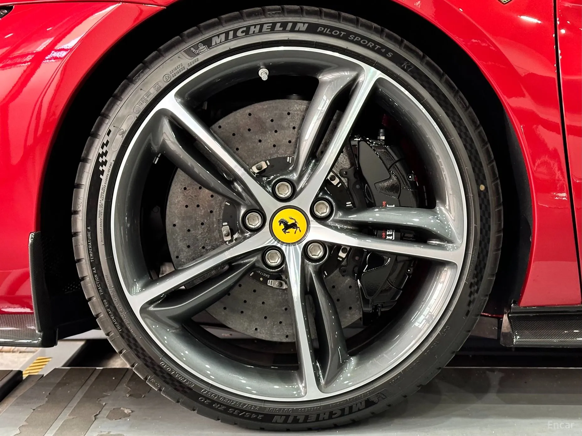Ferrari 296 GTS превью 5