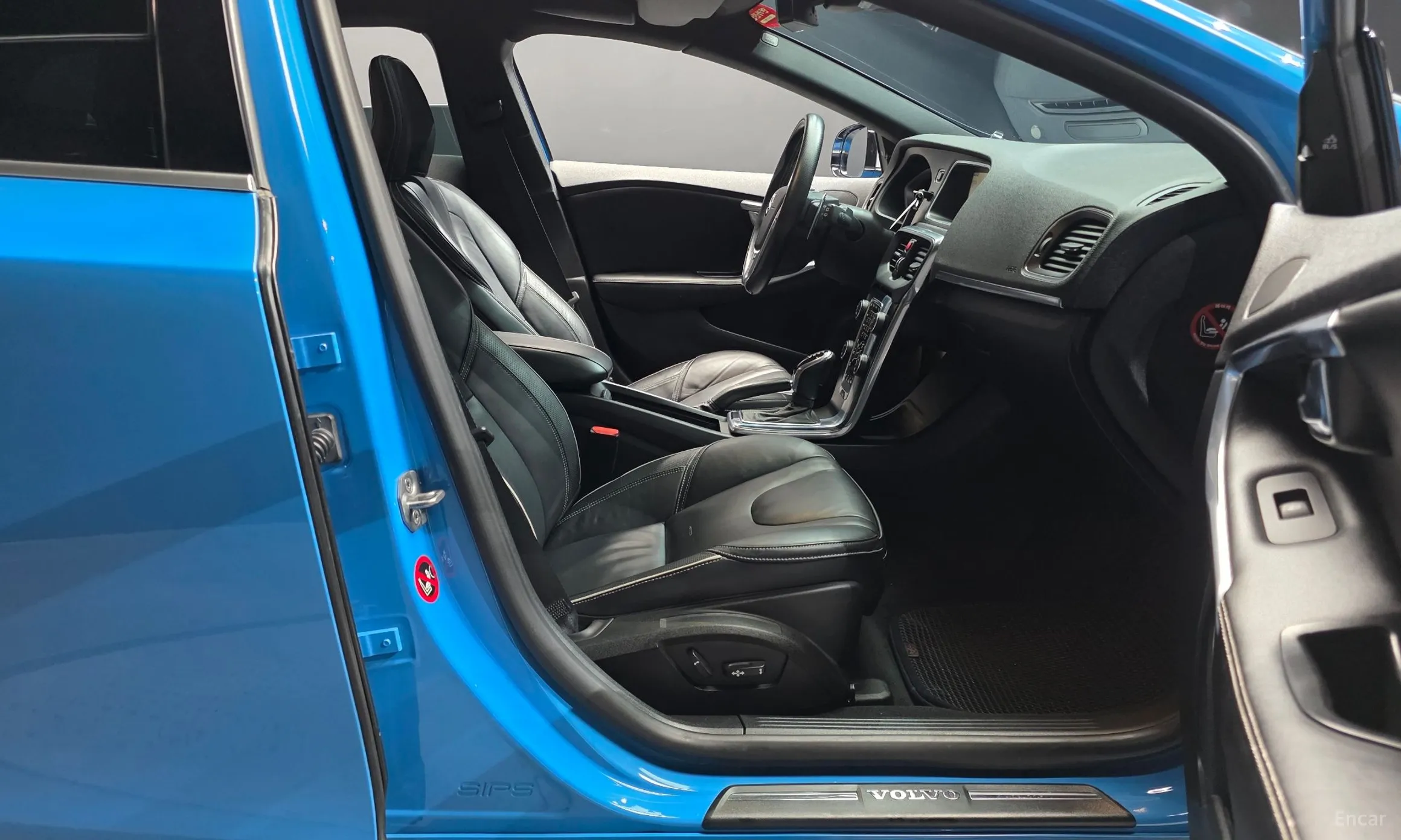 Volvo V40 превью 10