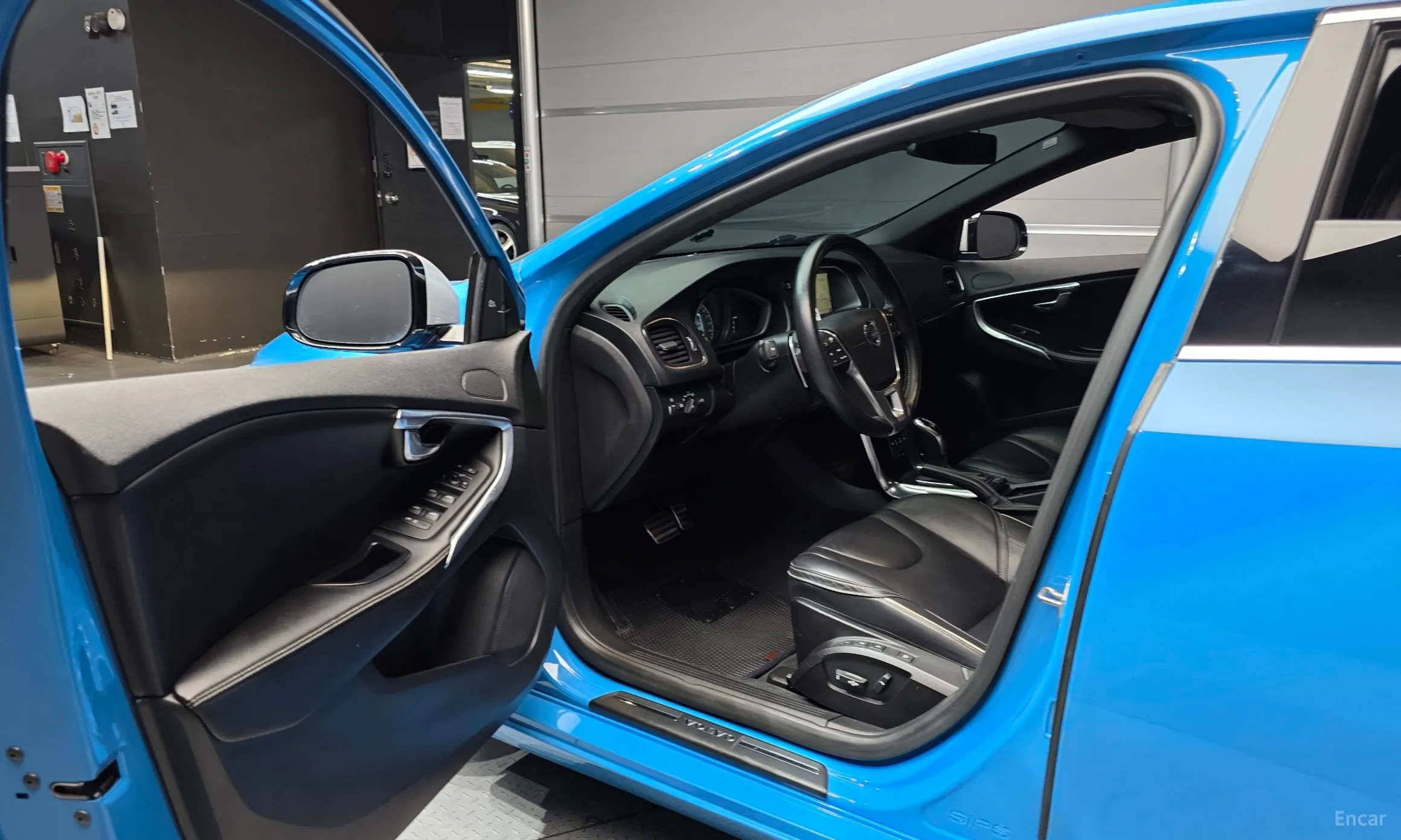 Volvo V40 превью 11