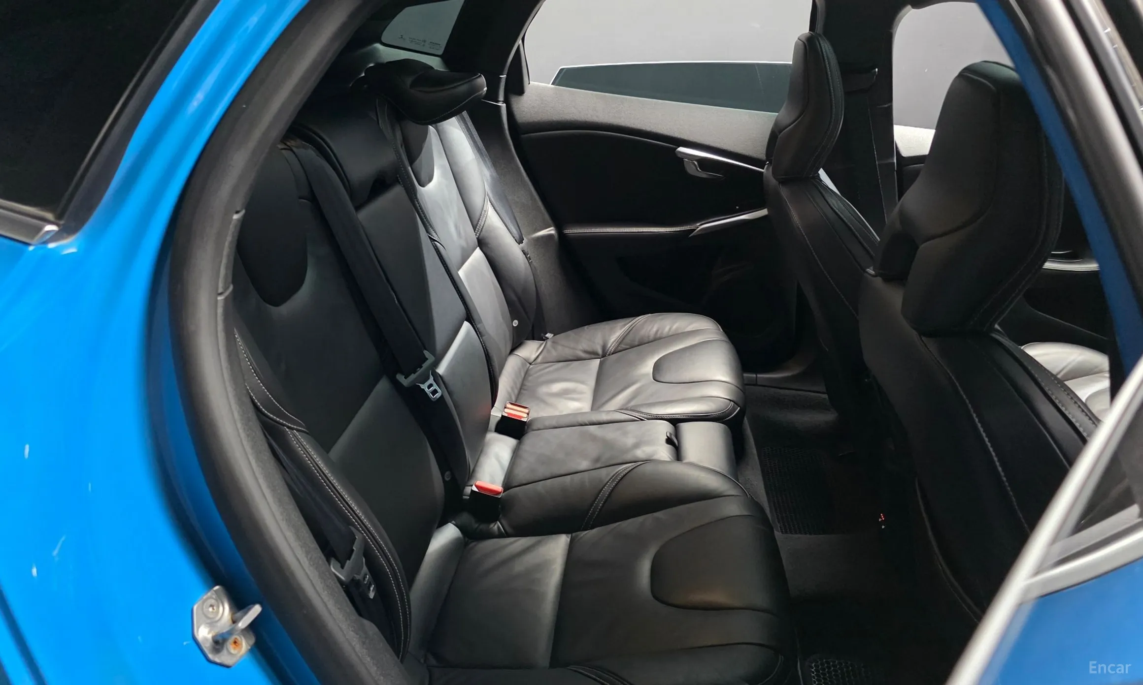 Volvo V40 превью 12