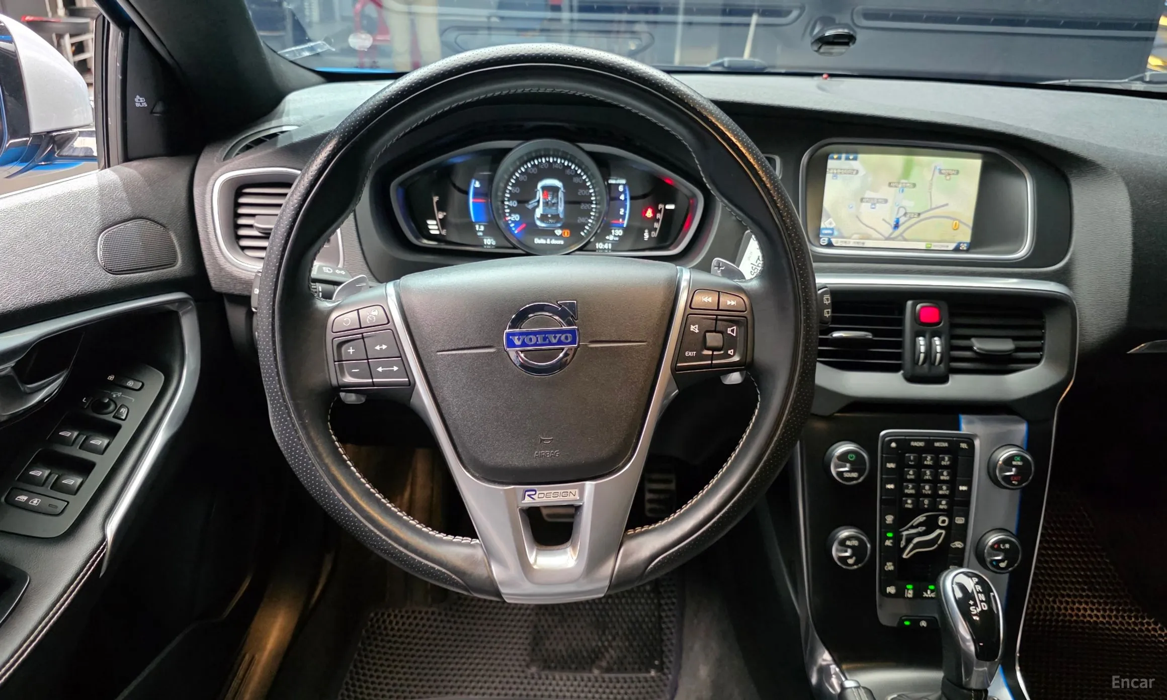 Volvo V40 превью 13