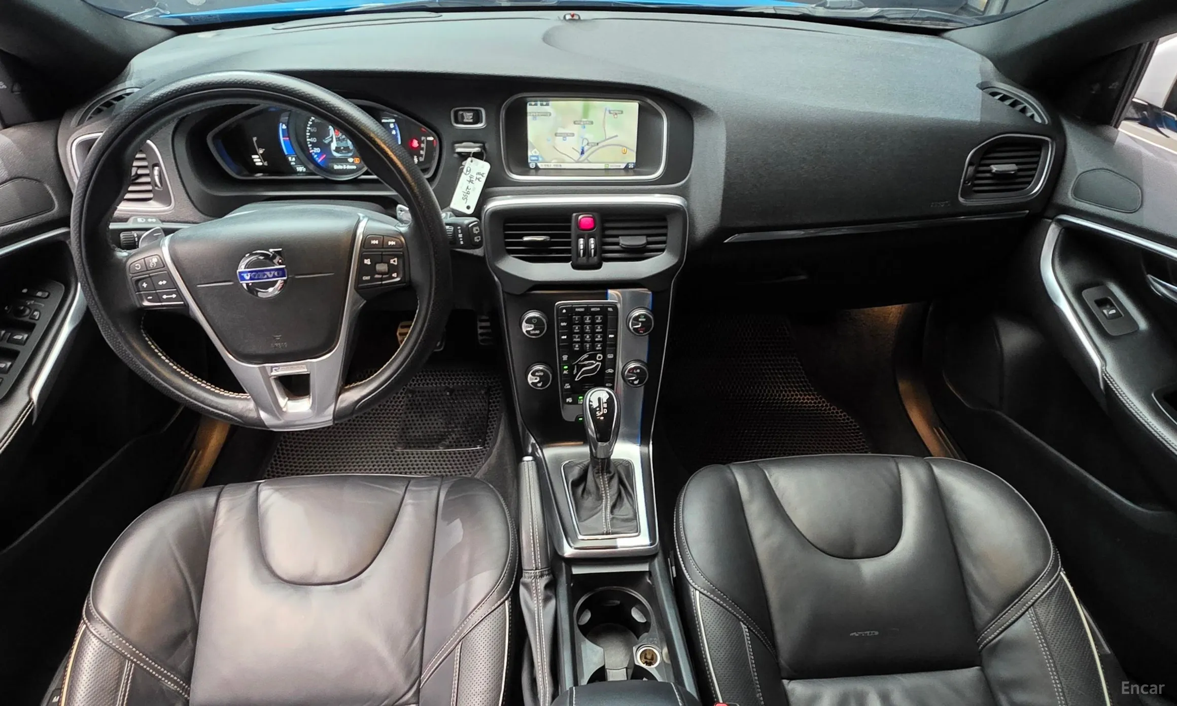 Volvo V40 превью 7