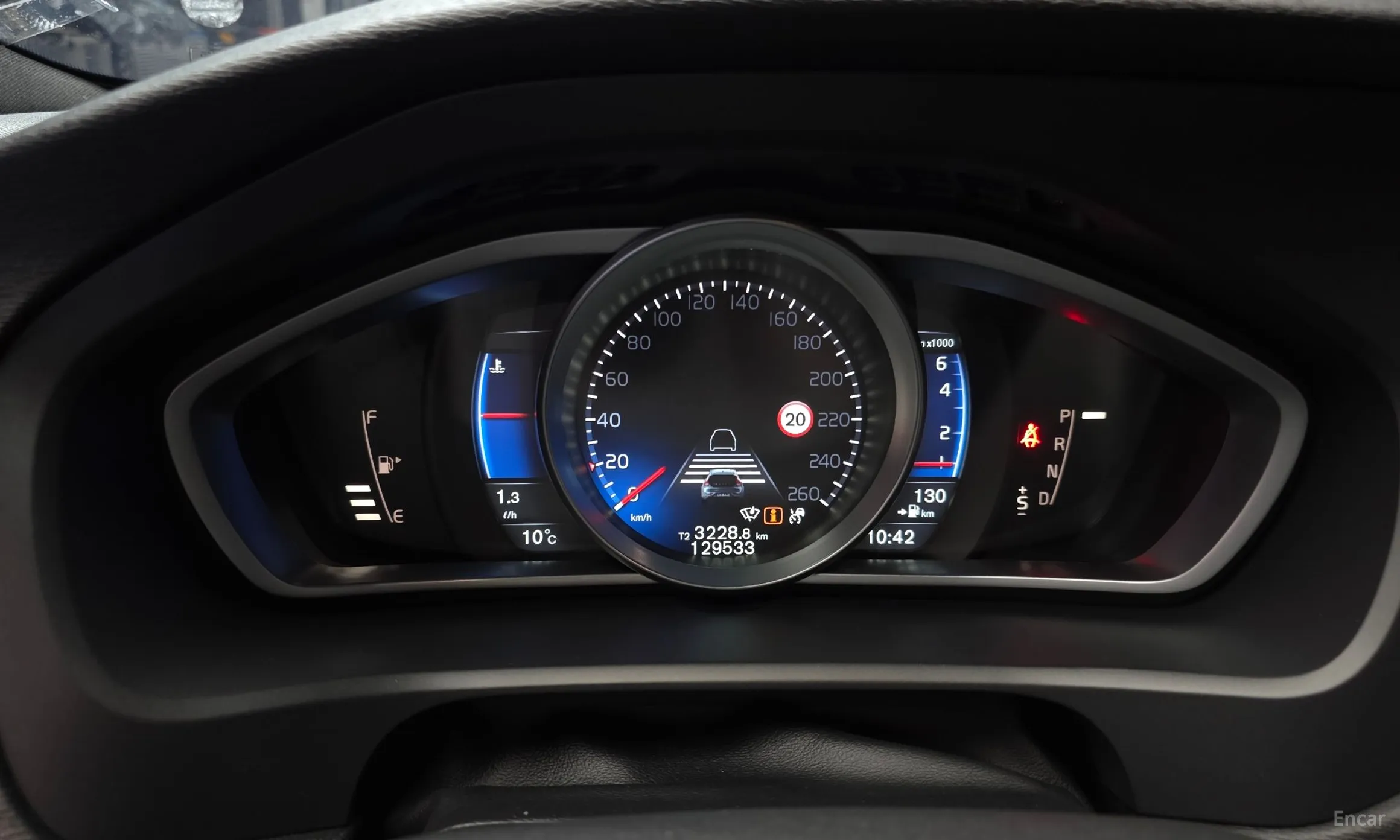 Volvo V40 превью 8