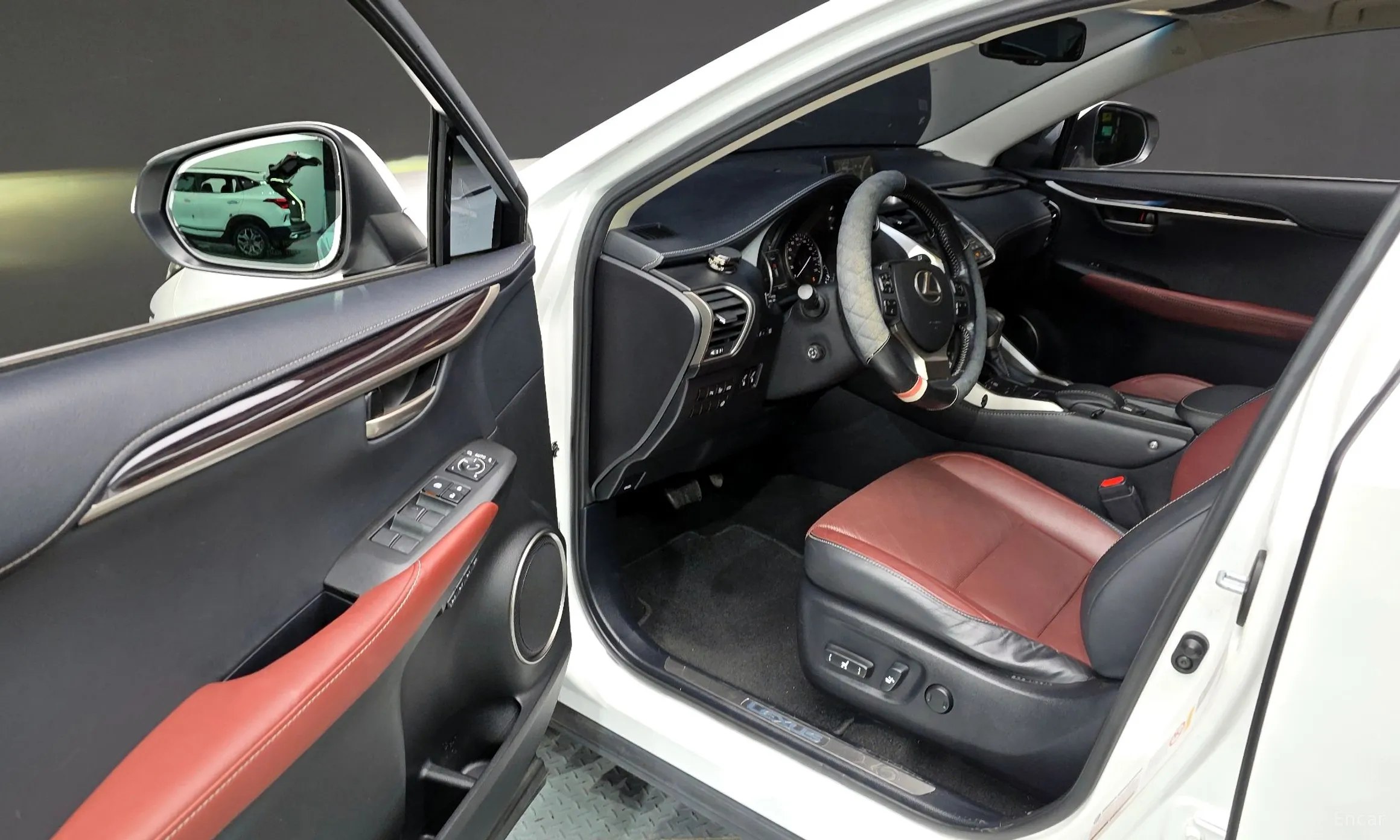 Lexus NX300h превью 10