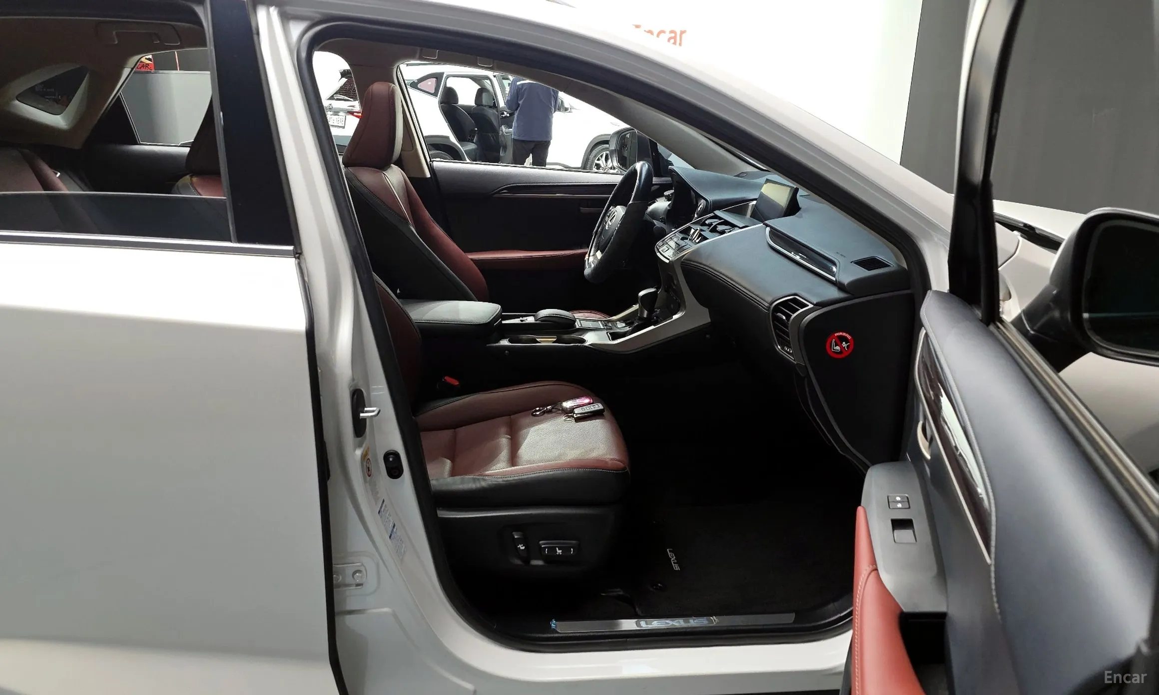 Lexus NX300h превью 11