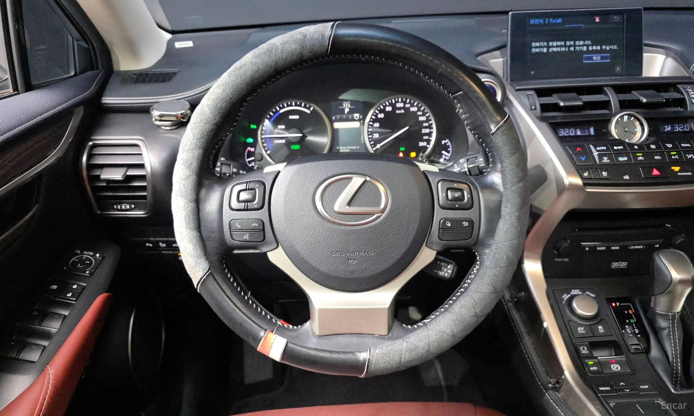 Lexus NX300h превью 13