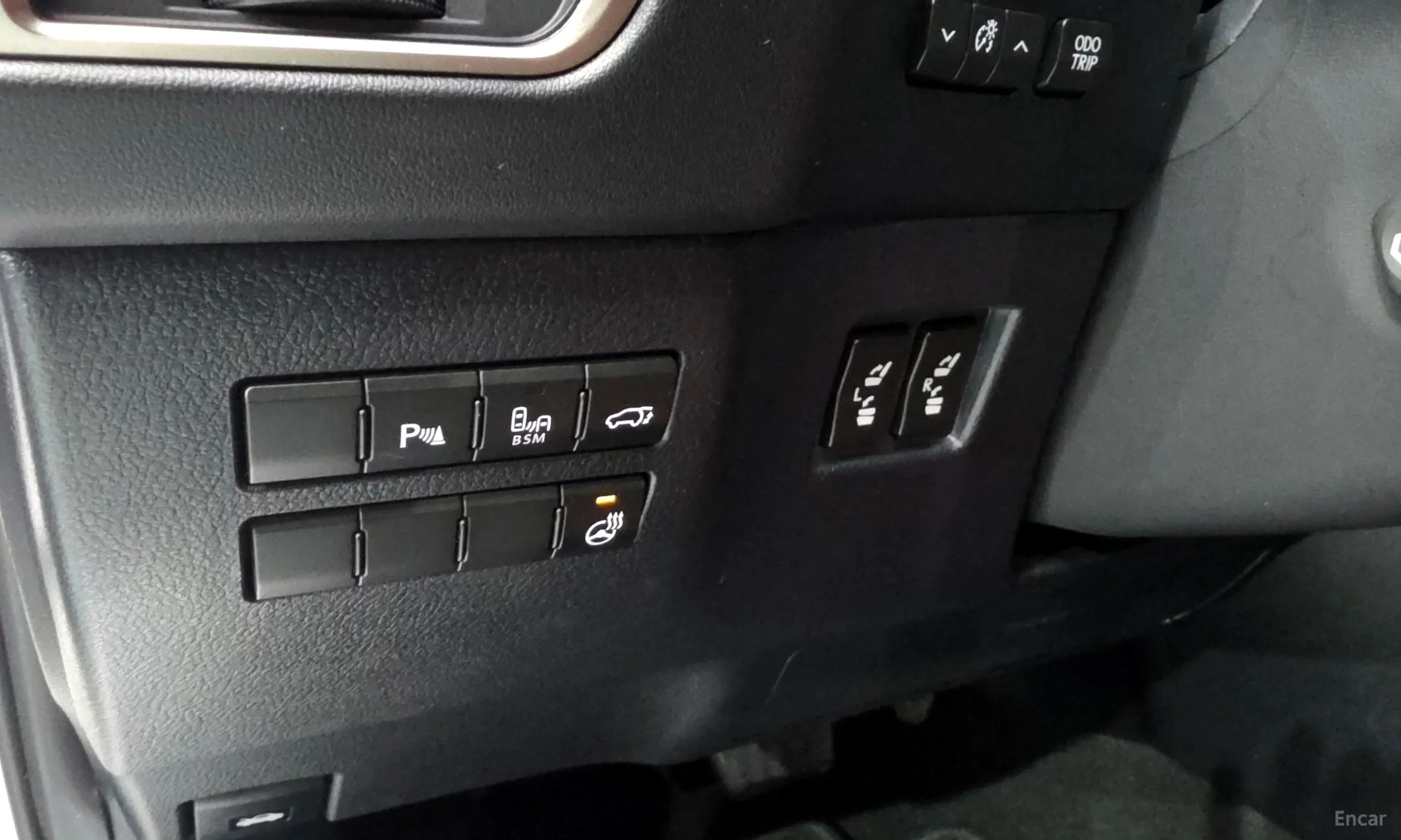 Lexus NX300h превью 17
