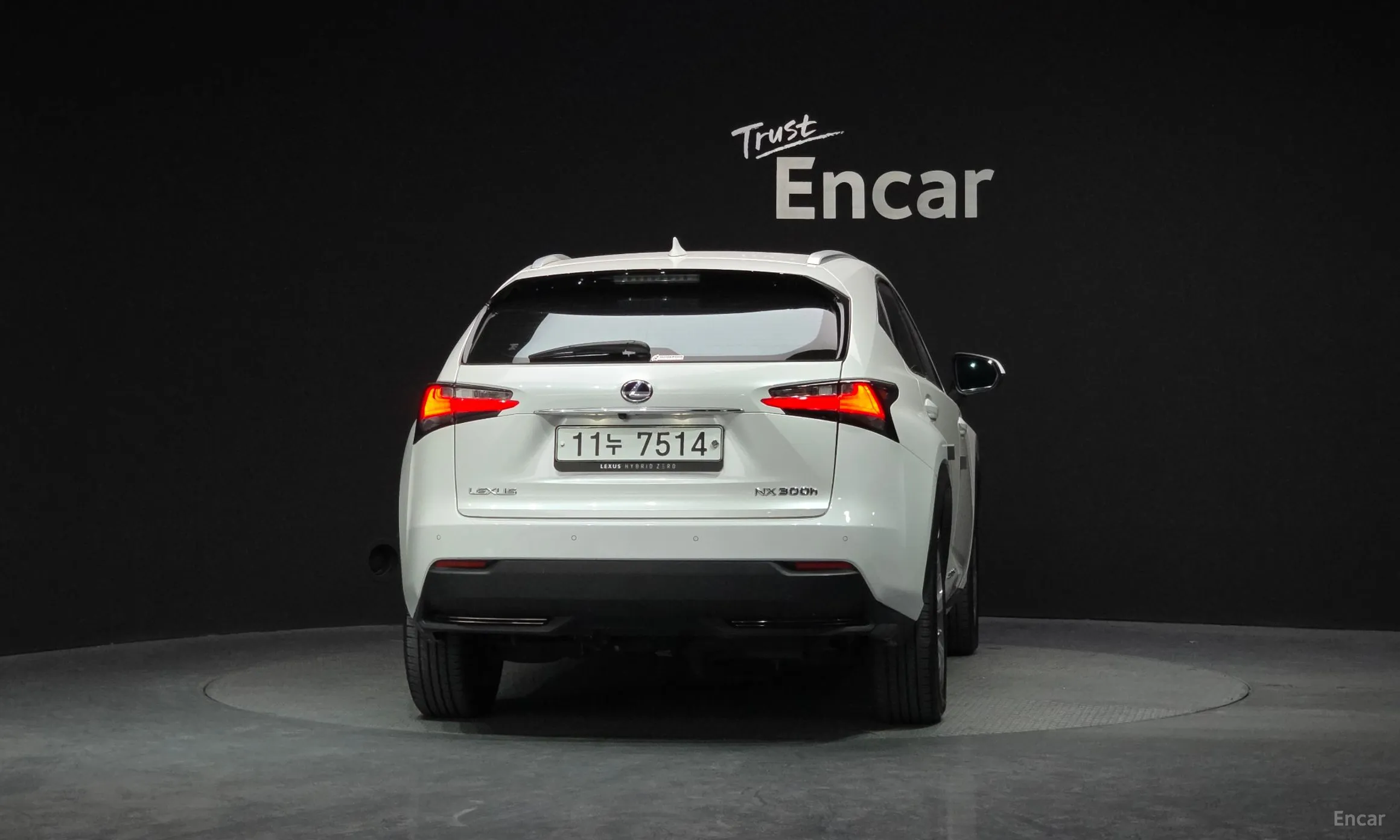 Lexus NX300h превью 4