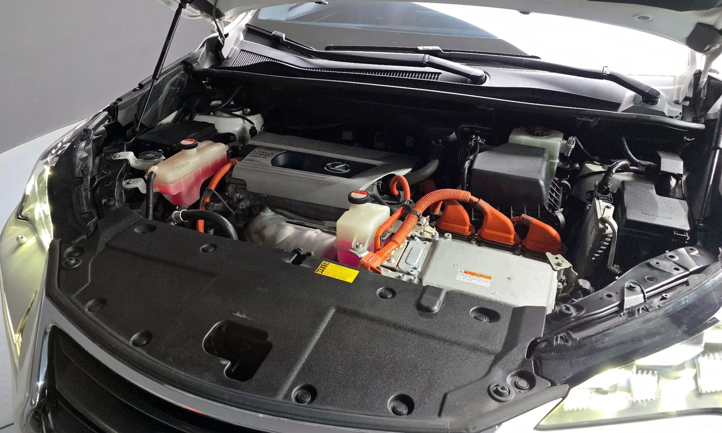 Lexus NX300h превью 6