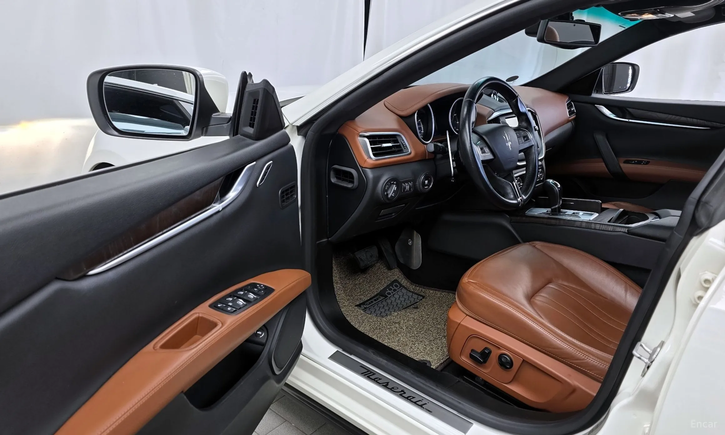 Maserati Ghibli превью 10