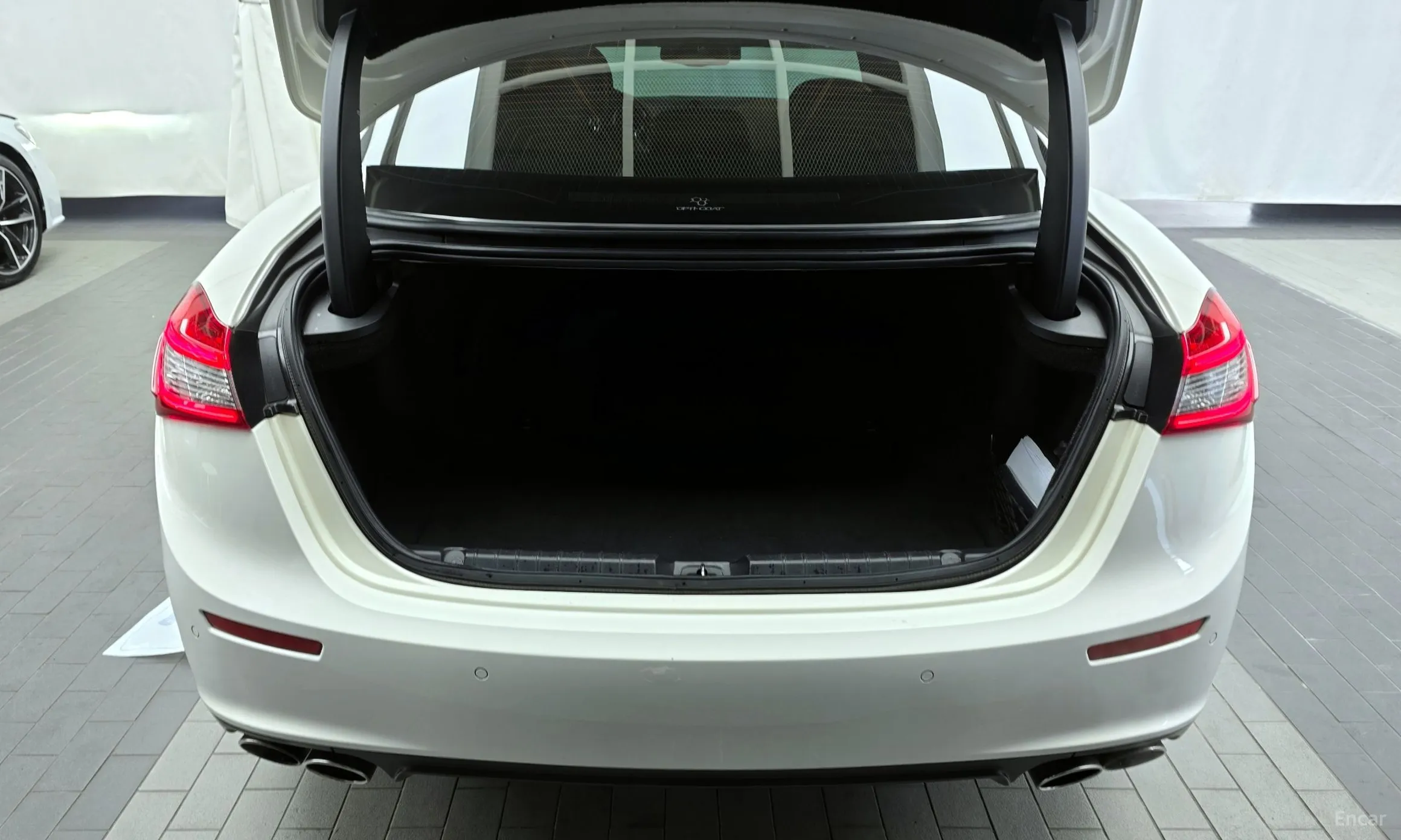 Maserati Ghibli превью 20