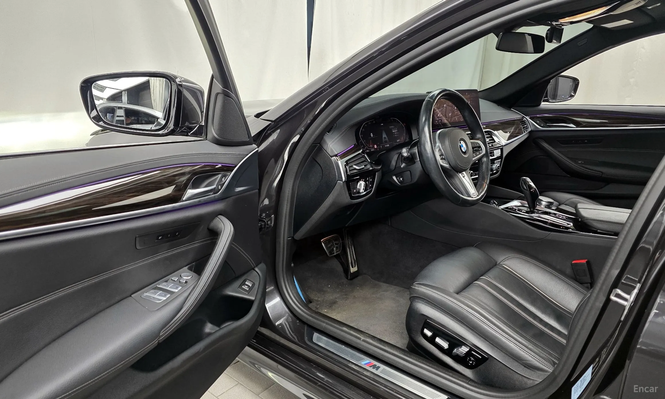 BMW 5 Series (G30) превью 10
