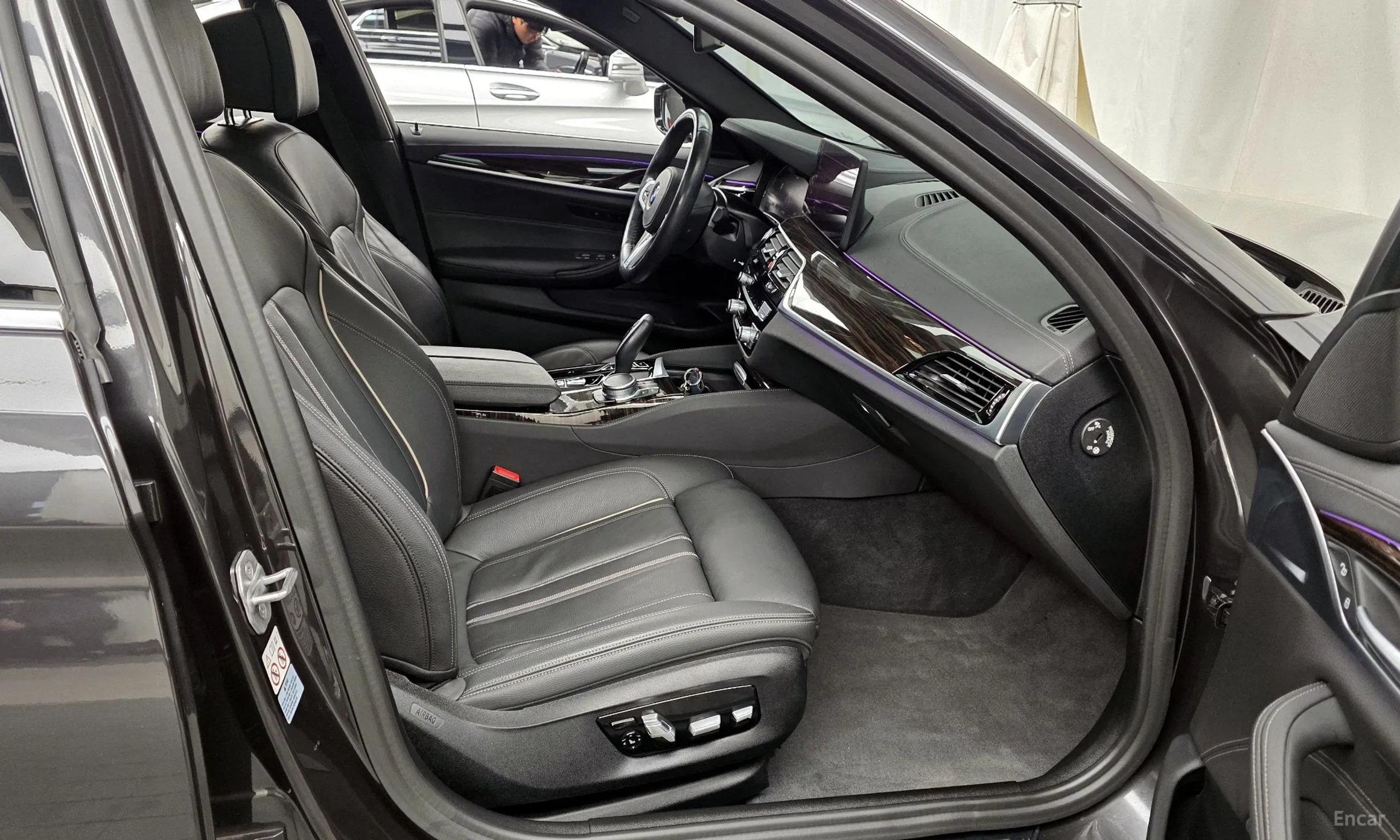 BMW 5 Series (G30) превью 11