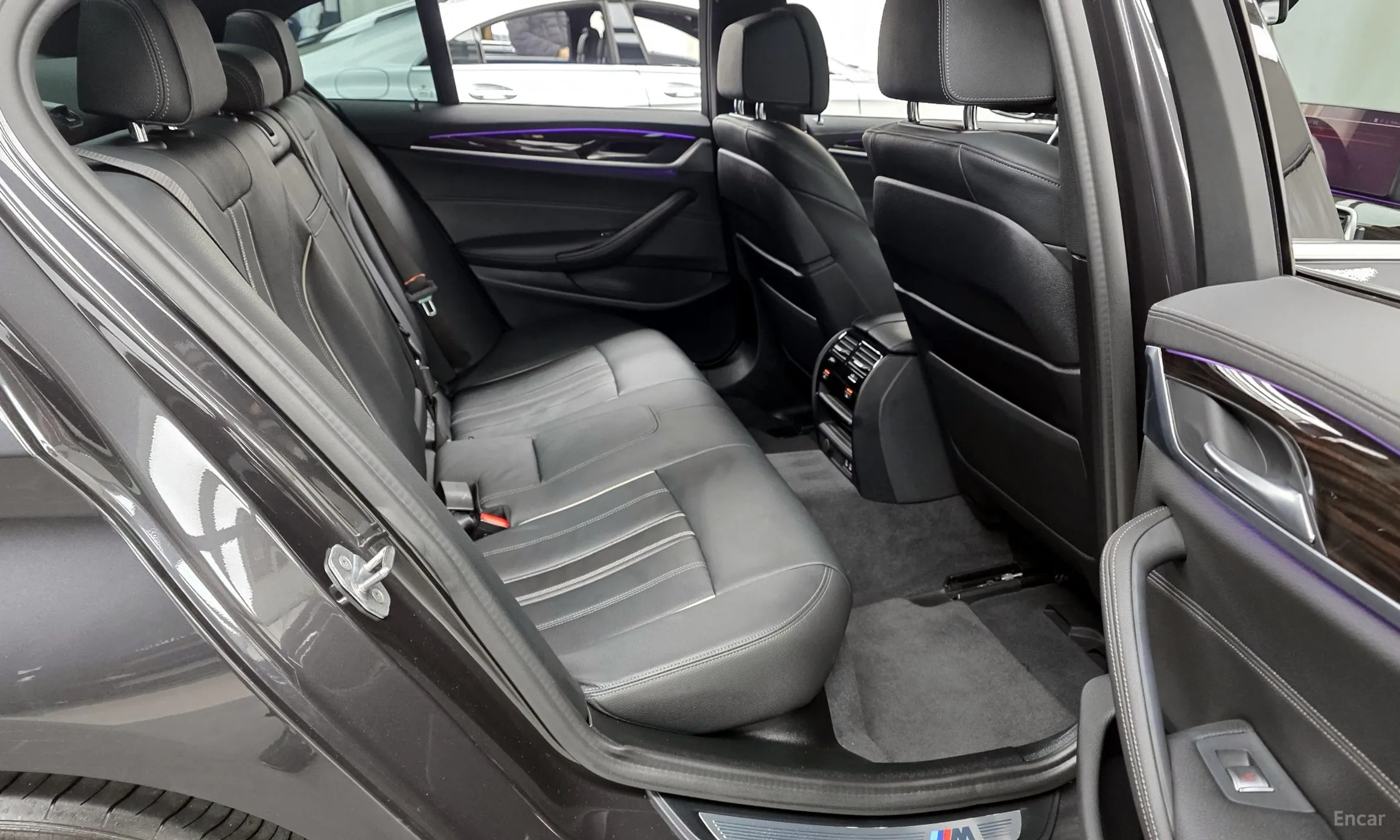 BMW 5 Series (G30) превью 12