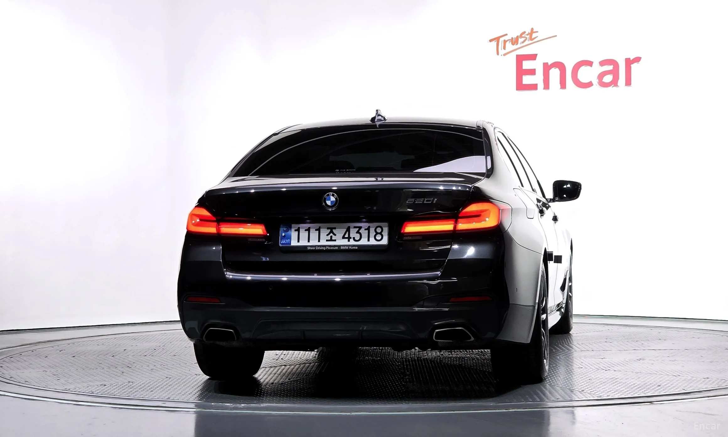 BMW 5 Series (G30) превью 4