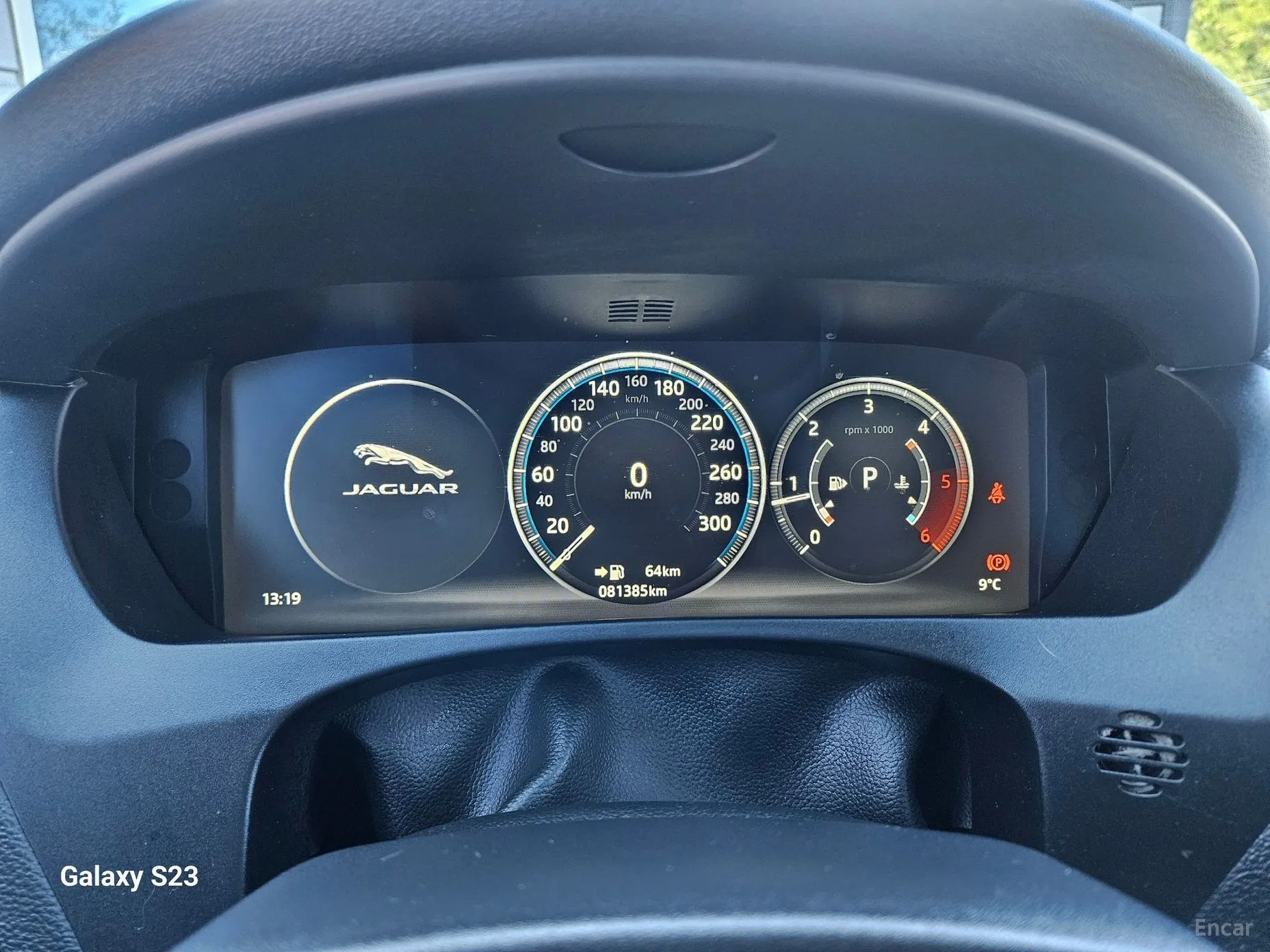 Jaguar F-PACE превью 10