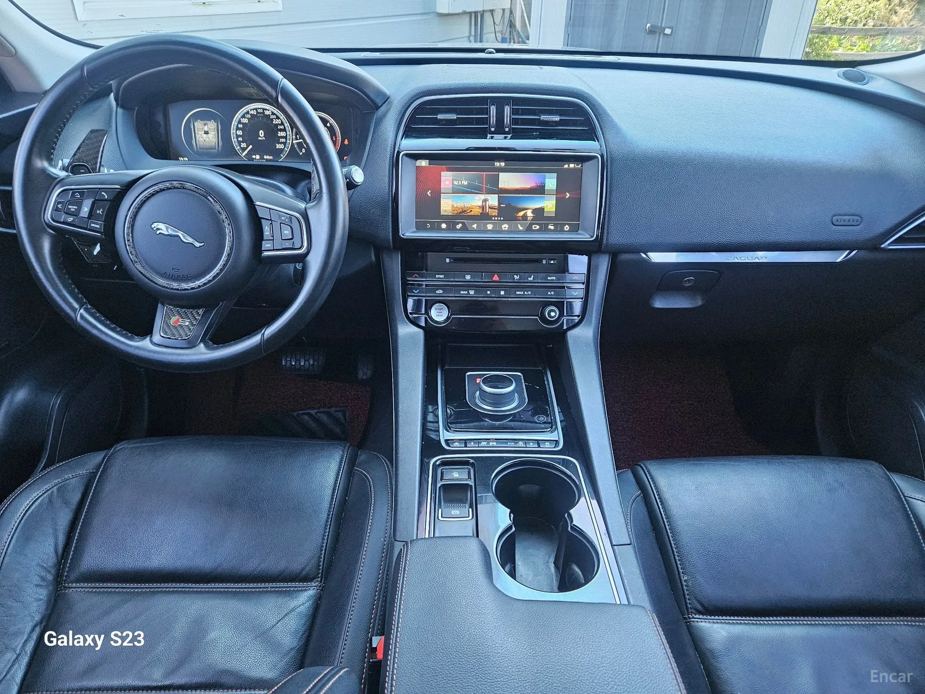 Jaguar F-PACE превью 11
