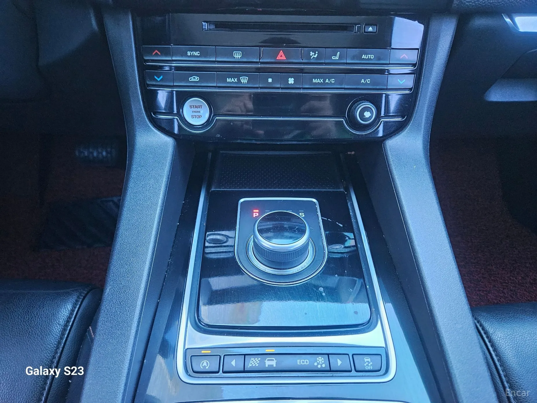 Jaguar F-PACE превью 15