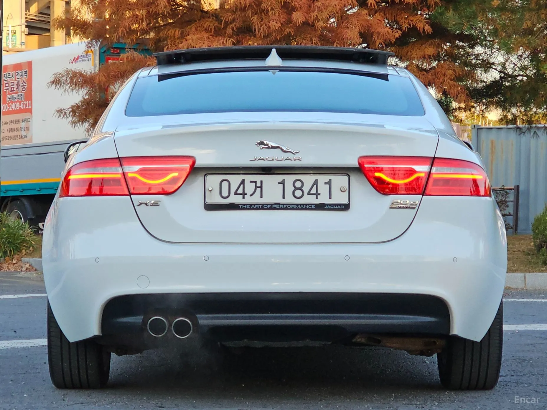 Jaguar XE превью 3