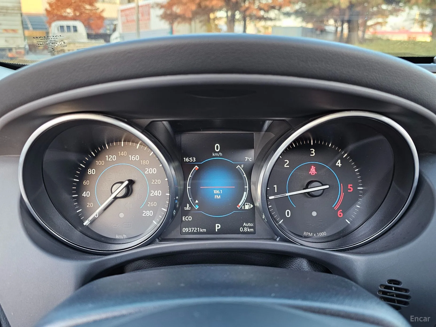 Jaguar XE превью 6