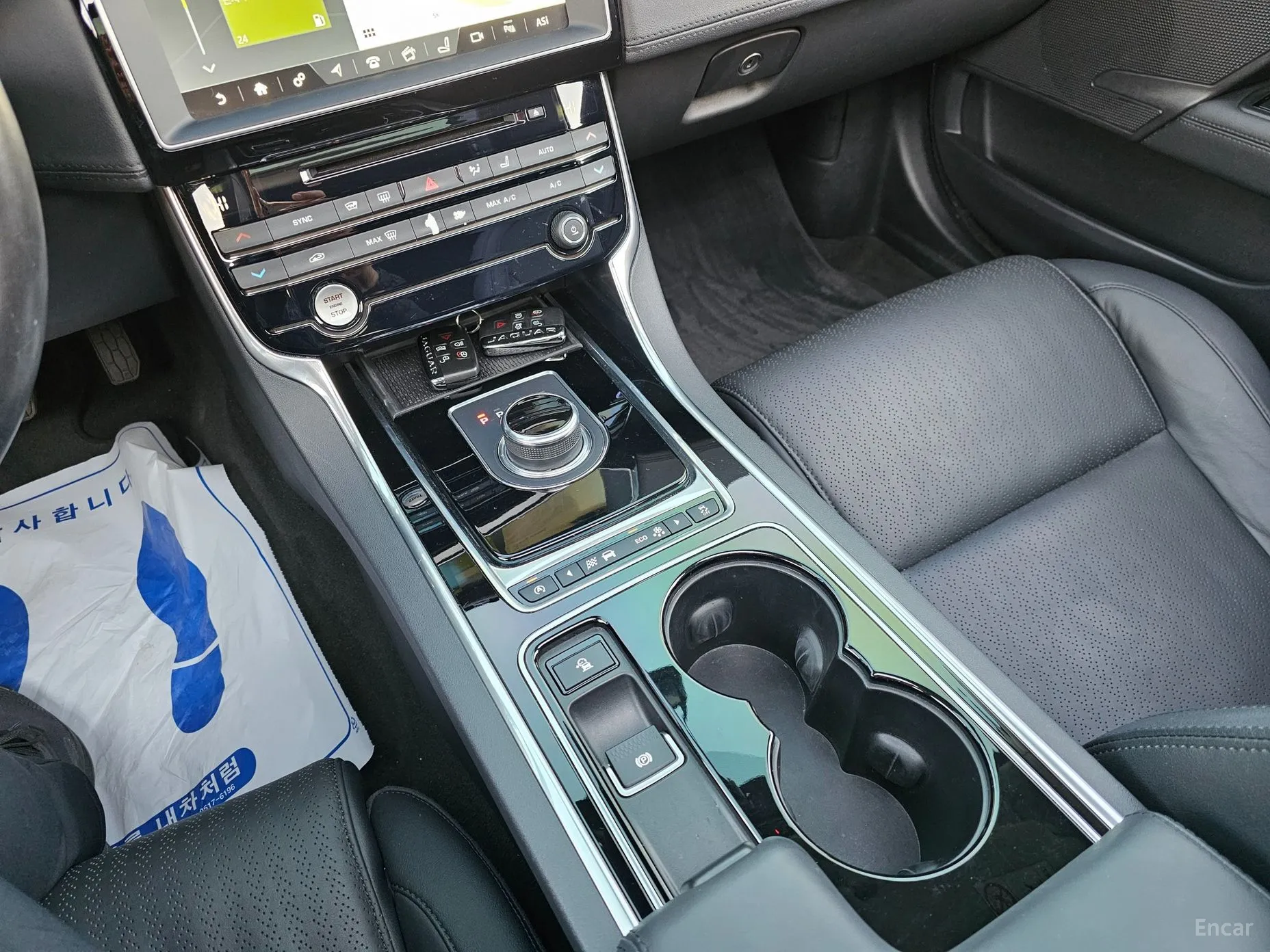 Jaguar XE превью 8