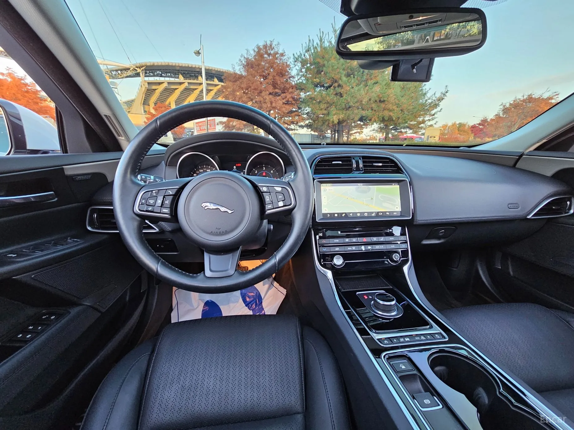 Jaguar XE превью 9